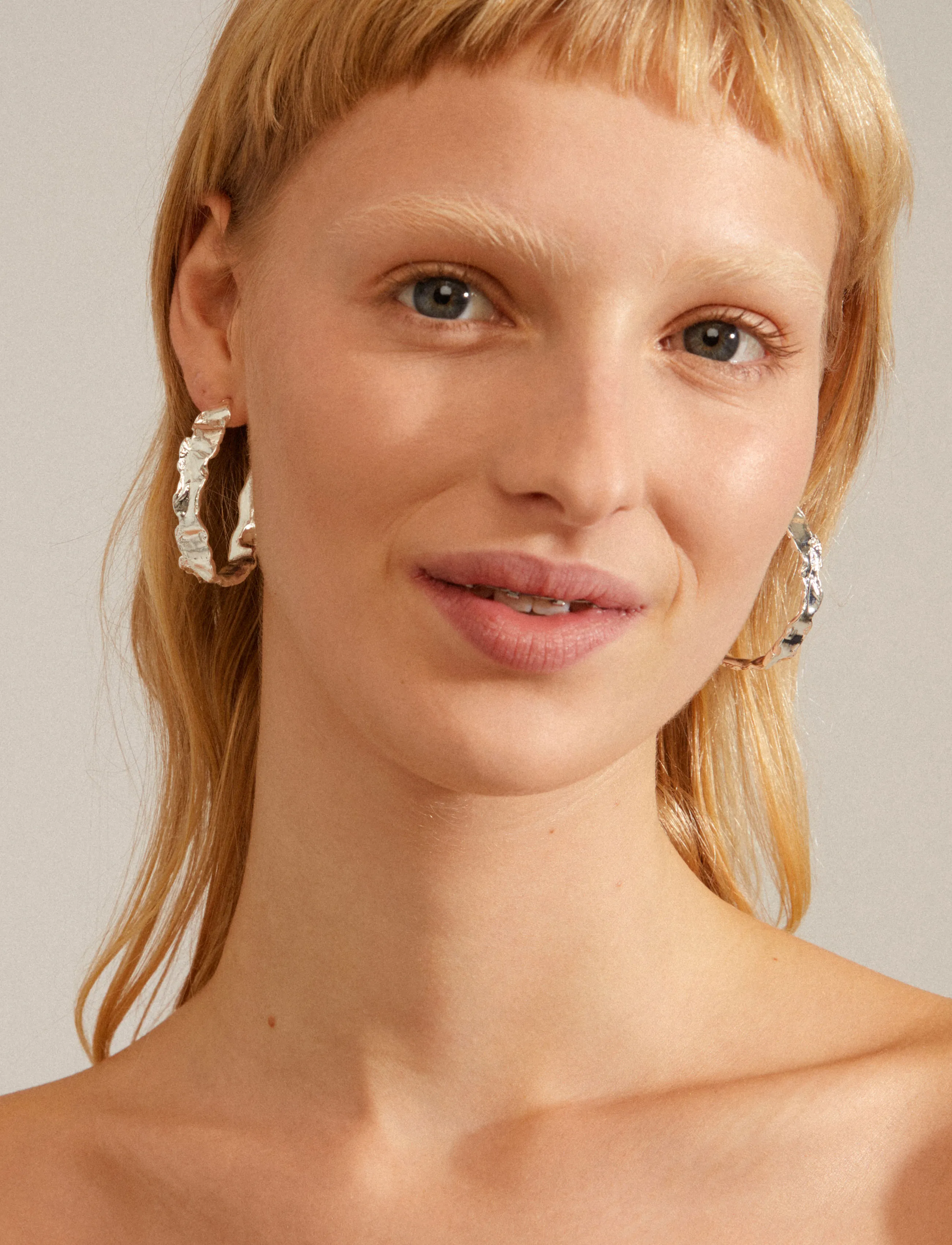 Pilgrim - JULITA semi-hoop earrings silver-plated - creoler & hoops - silver plated - 0