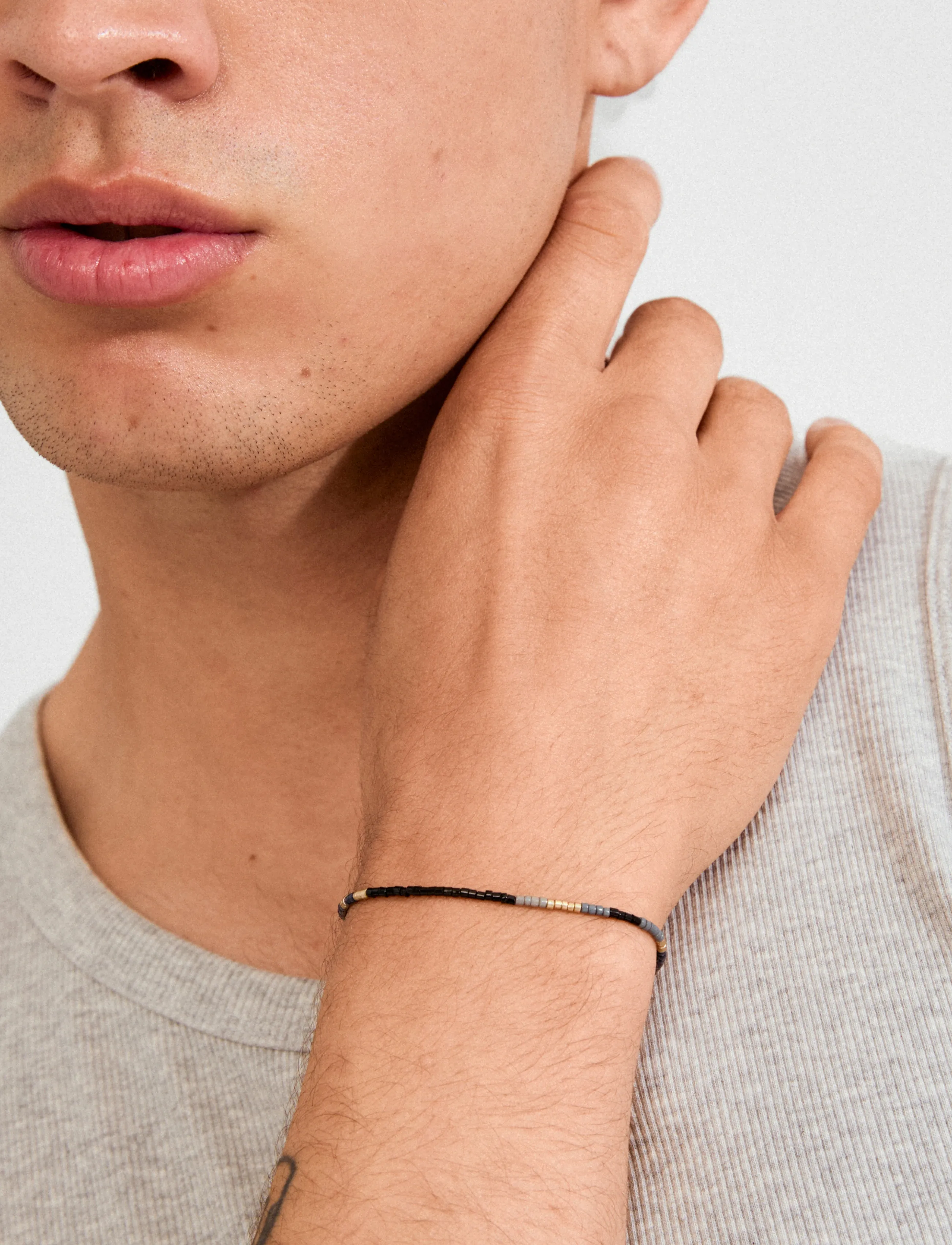 Pilgrim Alison Bracelet Black, Gold-Plated, Kvinder, Perlearmbånd, Guld, Str: ONE SIZE