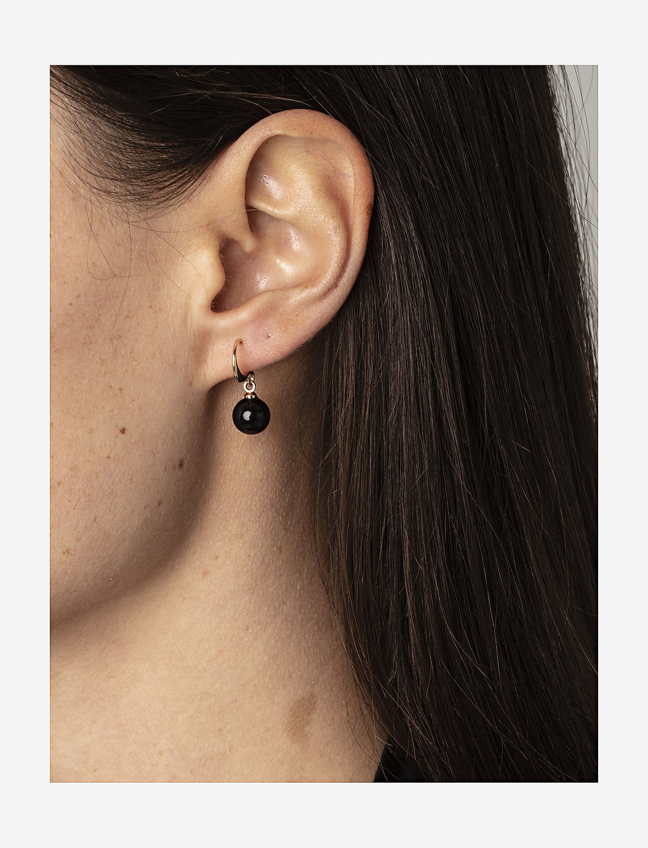 Pilgrim - GOLDIE black earrings - roikkuvat korvakorut - gold plated black - 1