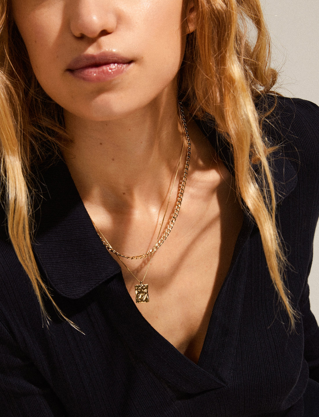 Gold tone statement deals necklace