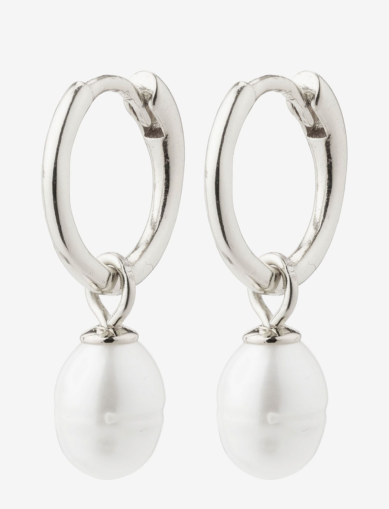 Pilgrim - BERTHE recycled pearl hoop earrings - perleøreringe - silver plated - 1