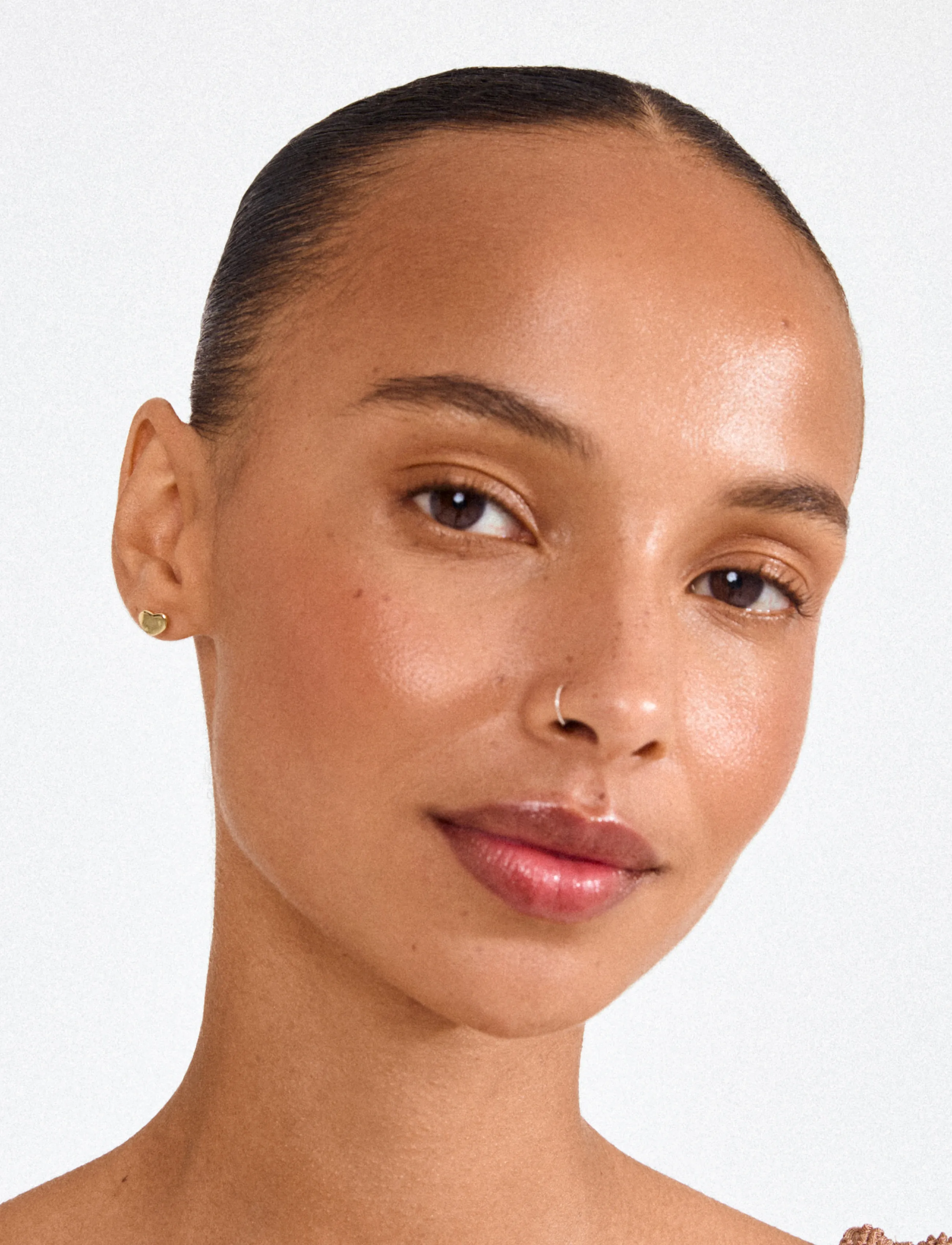 Pilgrim Arin Earrings Gold-Plated, Kvinder, Hjerte Ørestikker, Guld, Str: ONE SIZE