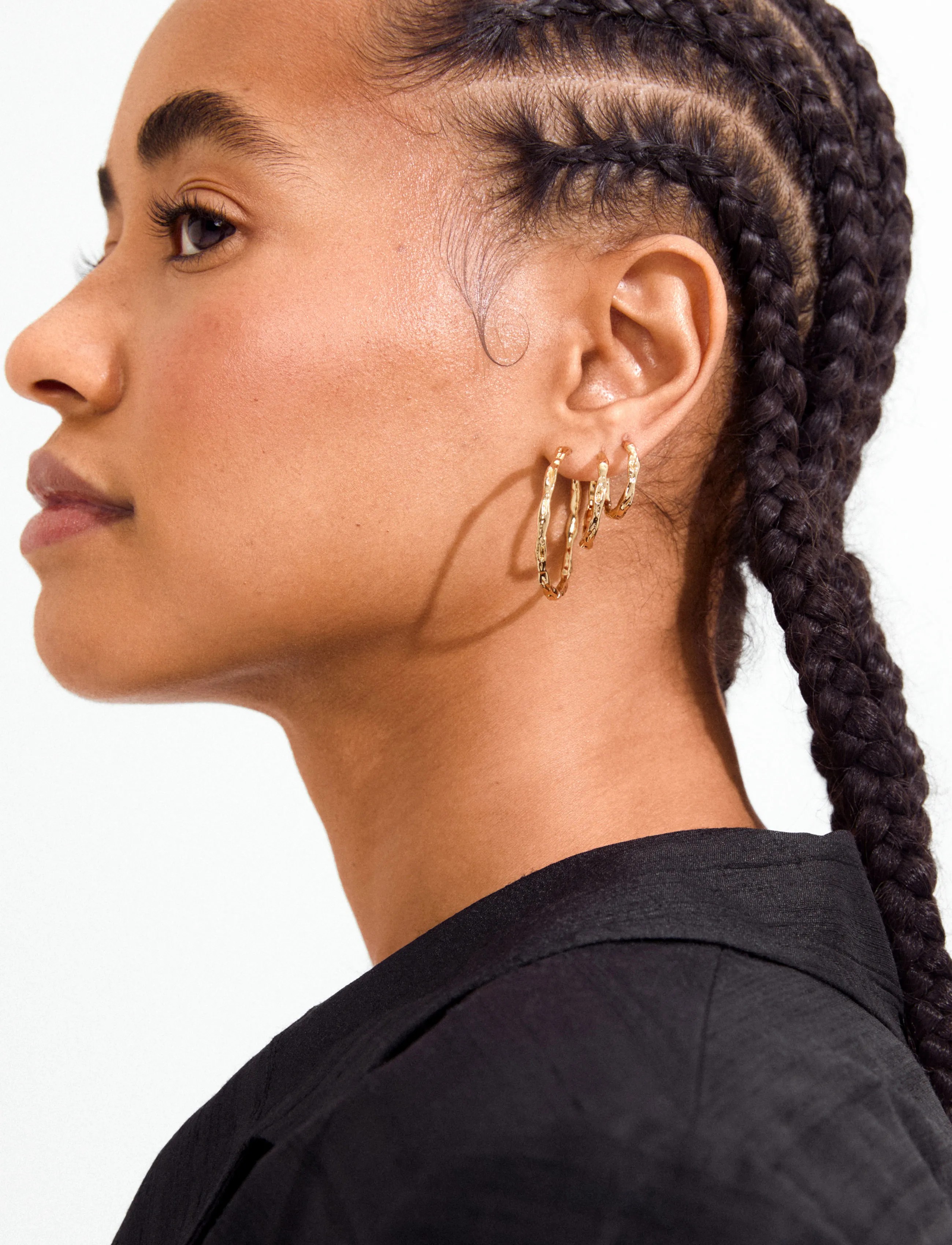 PILGRIM Eddy Organic Shaped Medium Hoops Gold-Plated örhängen dam – bild 2