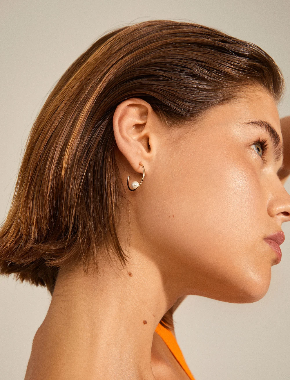 Pilgrim - ELINE recycled pearl hoop earrings - perleøreringe - gold plated - 0