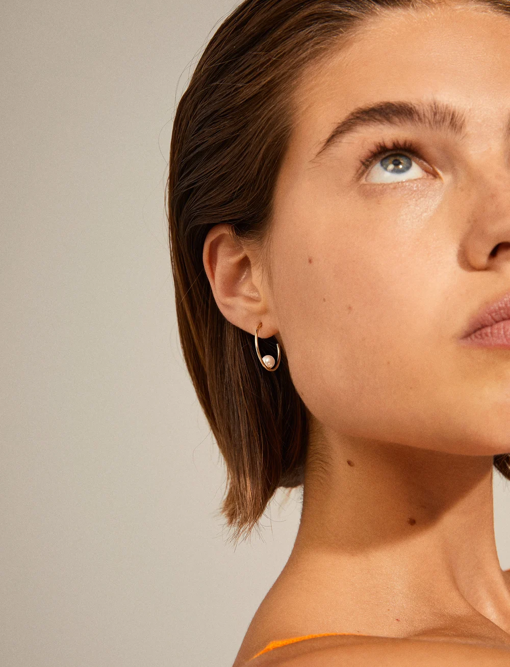 Pilgrim - ELINE recycled pearl hoop earrings - perleøreringe - gold plated - 2