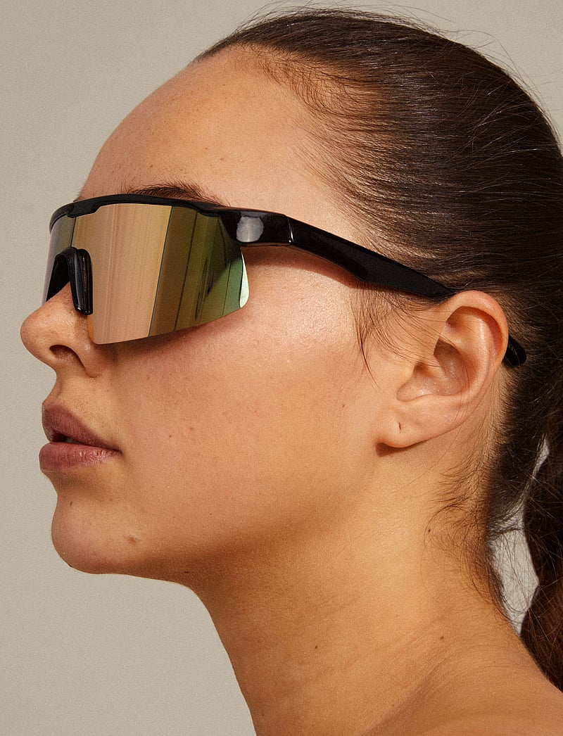 Pilgrim - DEYLERT sunglasses black - fashion trends - black - 2