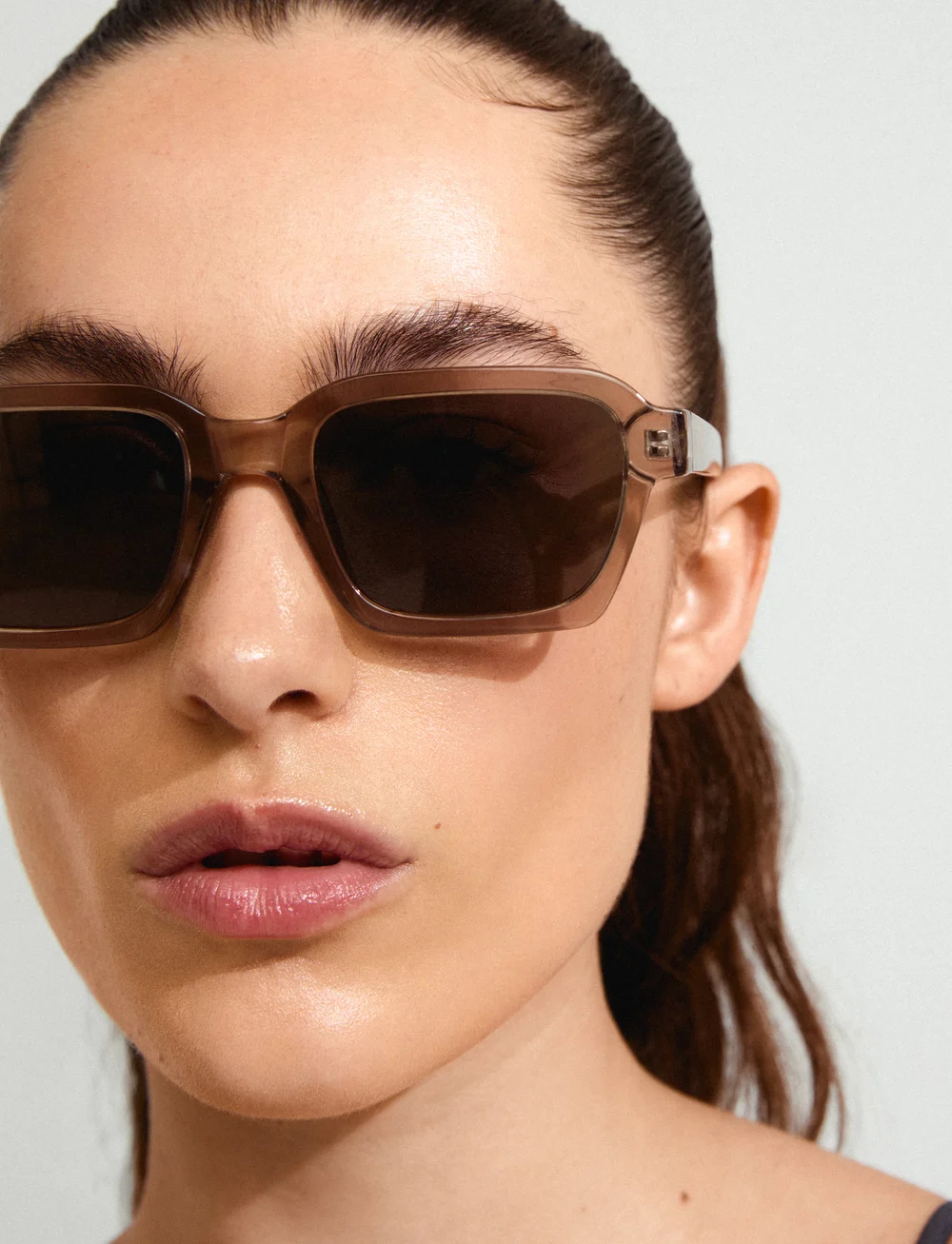 Pilgrim - ANNALISE sunglasses light grey - eckige form - light grey - 4