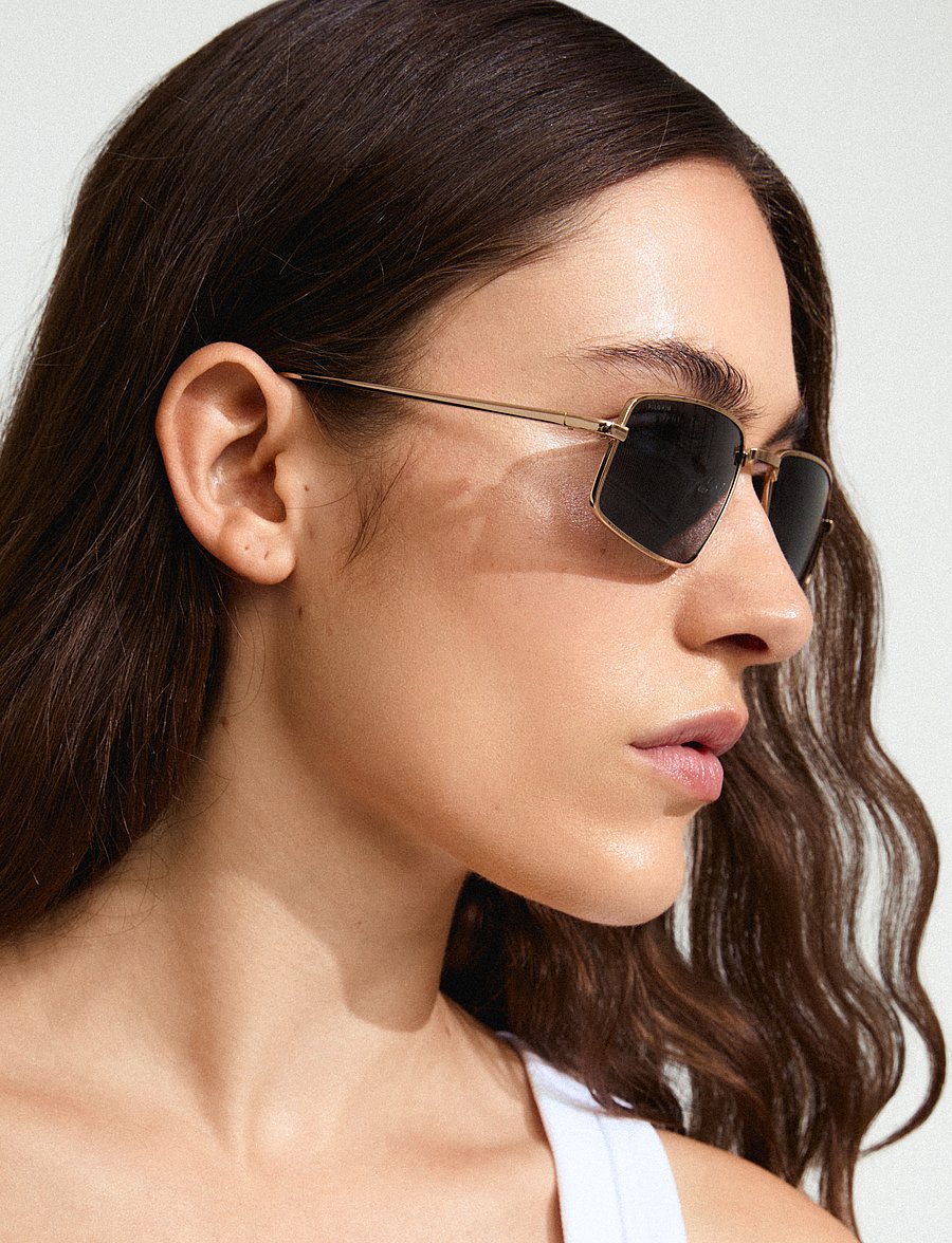 Pilgrim - AMIYAH sunglasses grey/gold - square frame - grey/gold - 4