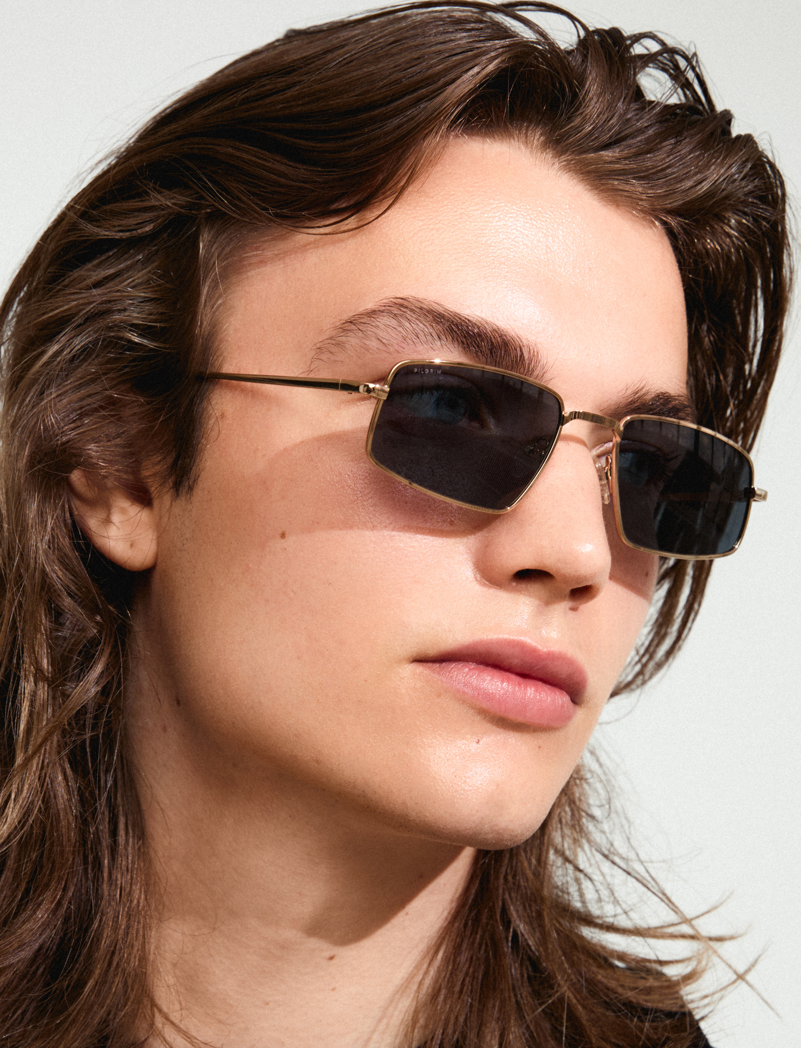 PILGRIM Amiyah Sunglasses Grey/Gold solglasögon dam – bild 4