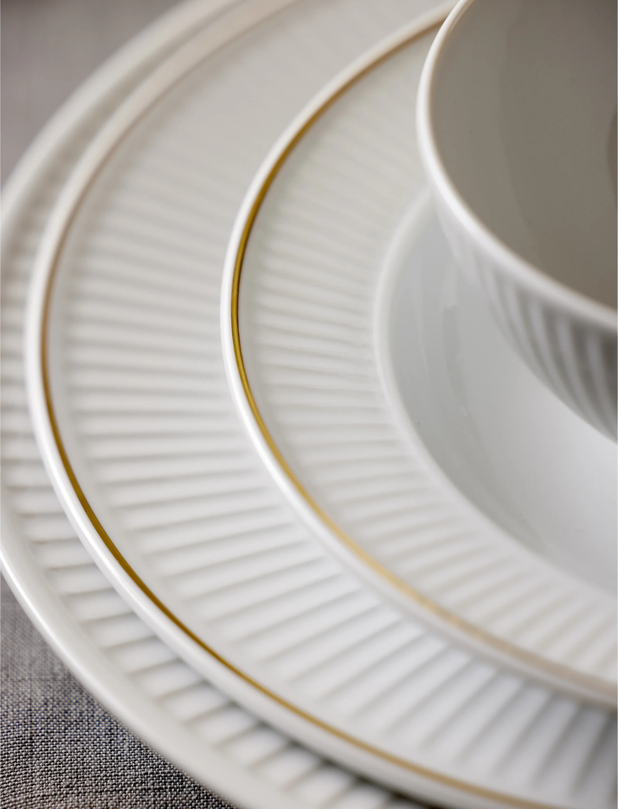 Pillivuyt - Plate deep Plissé Gold 22 cm White/Matte gold - deep plates - white - 4