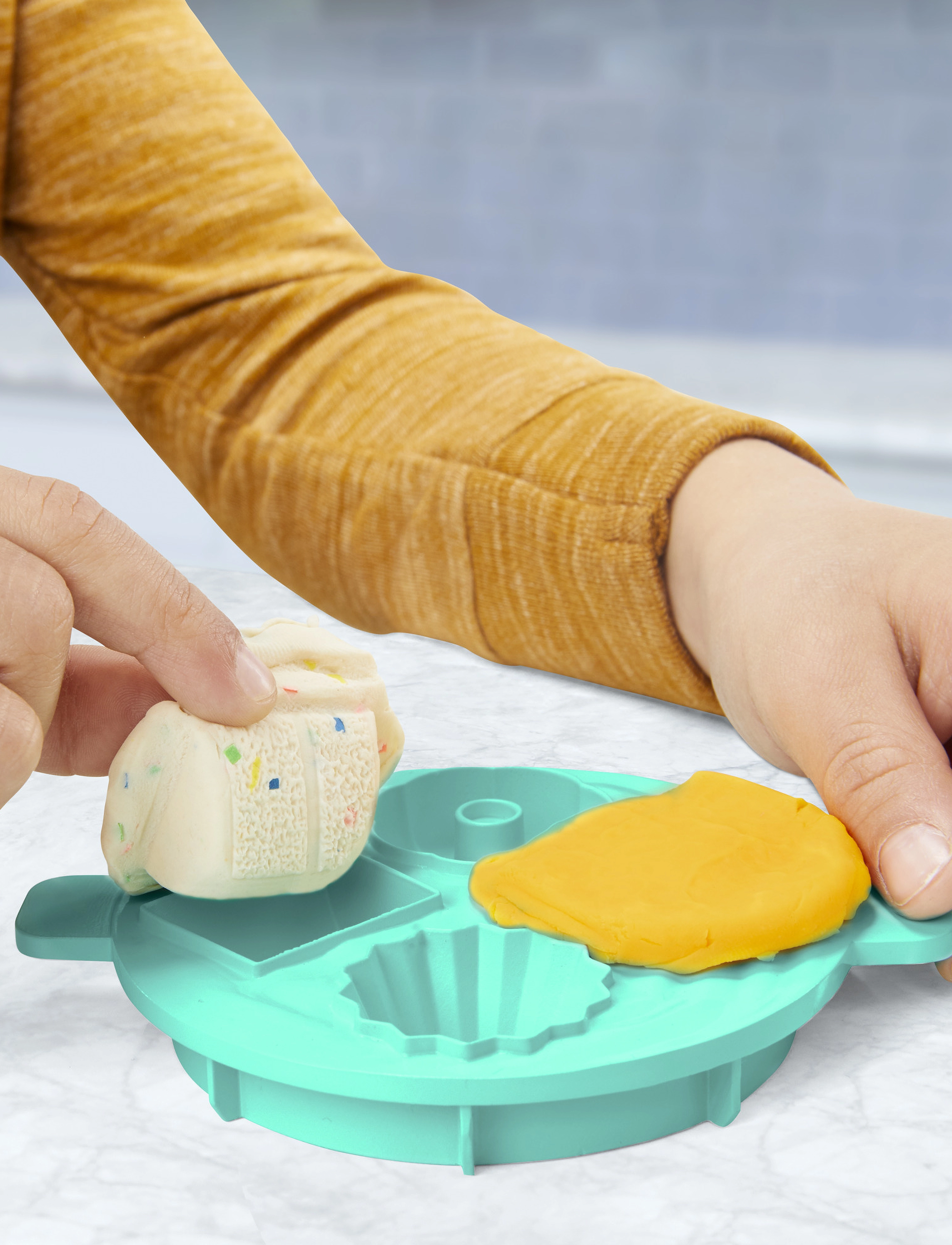 Play Doh - Play-Doh Kitchen Creations Magical Mixer-lekset - multi coloured - 5
