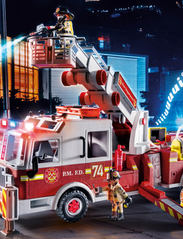 PLAYMOBIL - PLAYMOBIL City Action US Fire Engine with Tower Ladder - 70935 - playmobil city action - multicolored - 2