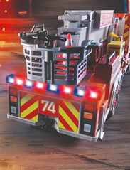 PLAYMOBIL - PLAYMOBIL City Action US Fire Engine with Tower Ladder - 70935 - playmobil city action - multicolored - 4