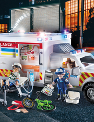 PLAYMOBIL - PLAYMOBIL City Action US Ambulance with Lights and Sound - 70936 - playmobil city action - multicolored - 2