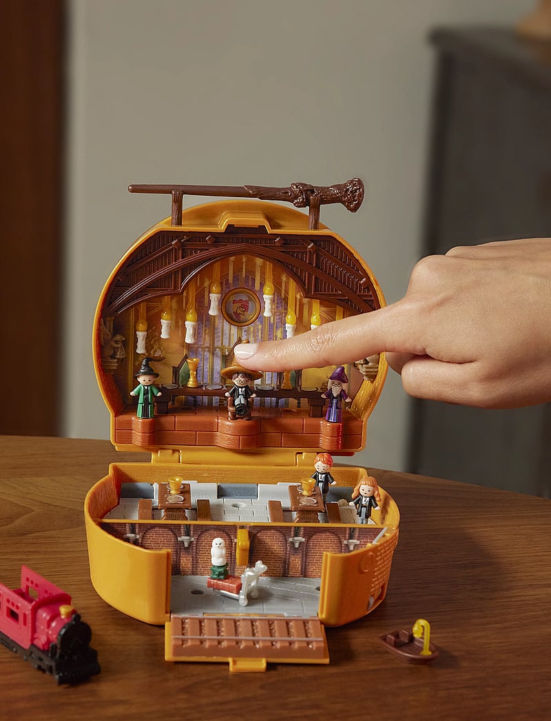 Polly Pocket x Clueless Verzamelaar Compacte Speelset, micropoppen en speelset, 5 accessoires met een thema, waaronder een speelgoedauto, Cher, Dionne en Tai, JCC21 Polly Pocket x Clueless Verzamelaar Compacte Speelset, micropoppen en speelset, 5 accessoires met een thema, waaronder een speelgoedauto, Cher, Dionne en Tai, JCC21