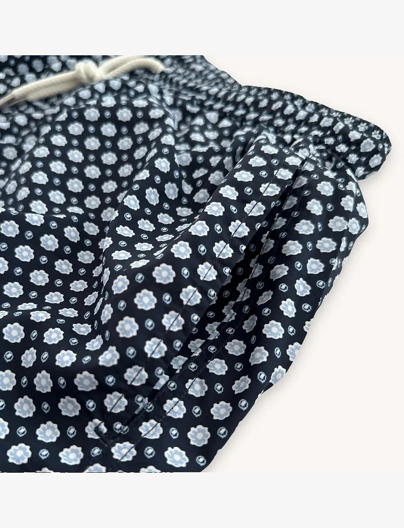 Portia 1924 - Floral Swimshorts - badeshorts - blue - 2