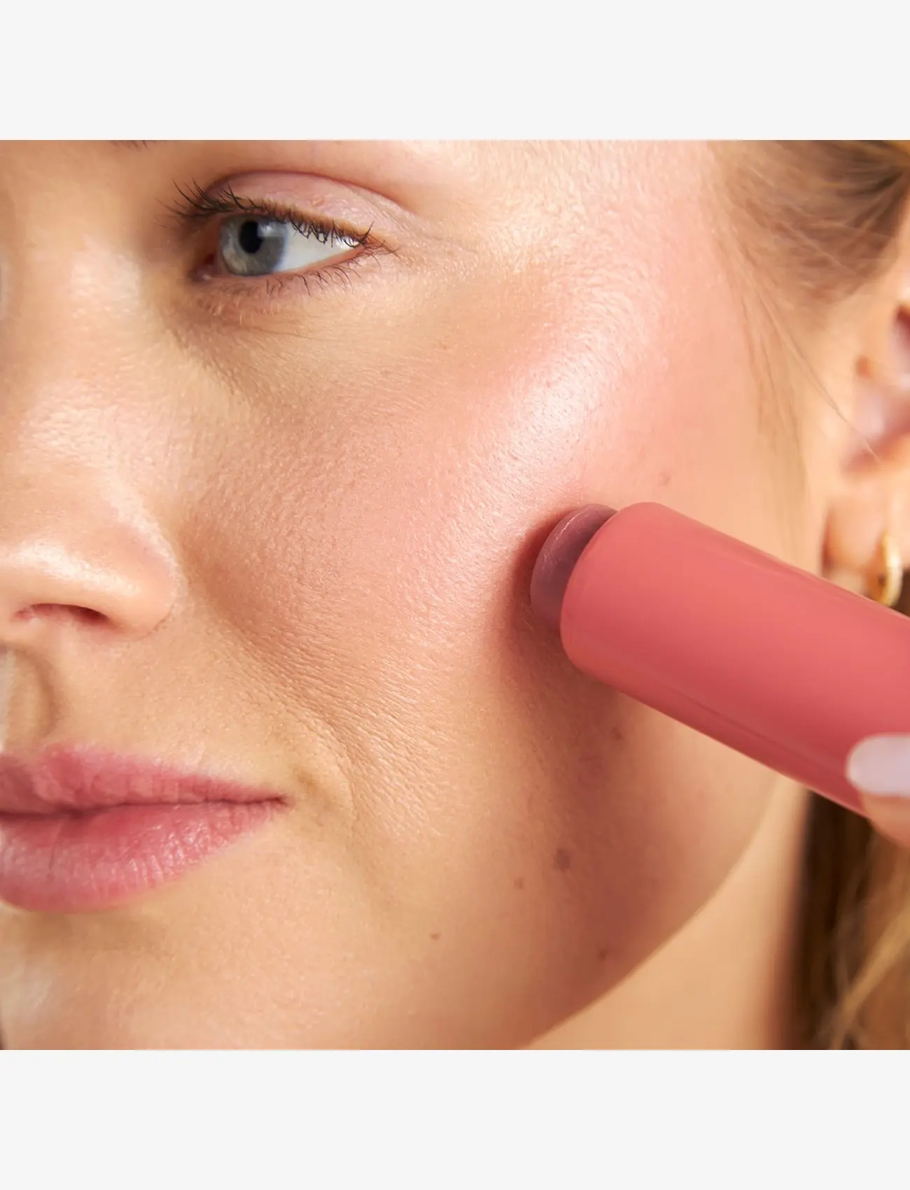 PÜR - Silky Tint Creamy Multitasking Stick with Peptides - makeup - berry best - 3