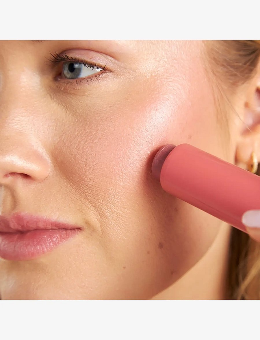 PÜR - Silky Tint Creamy Multitasking Stick with Peptides - makeup - berry best - 3
