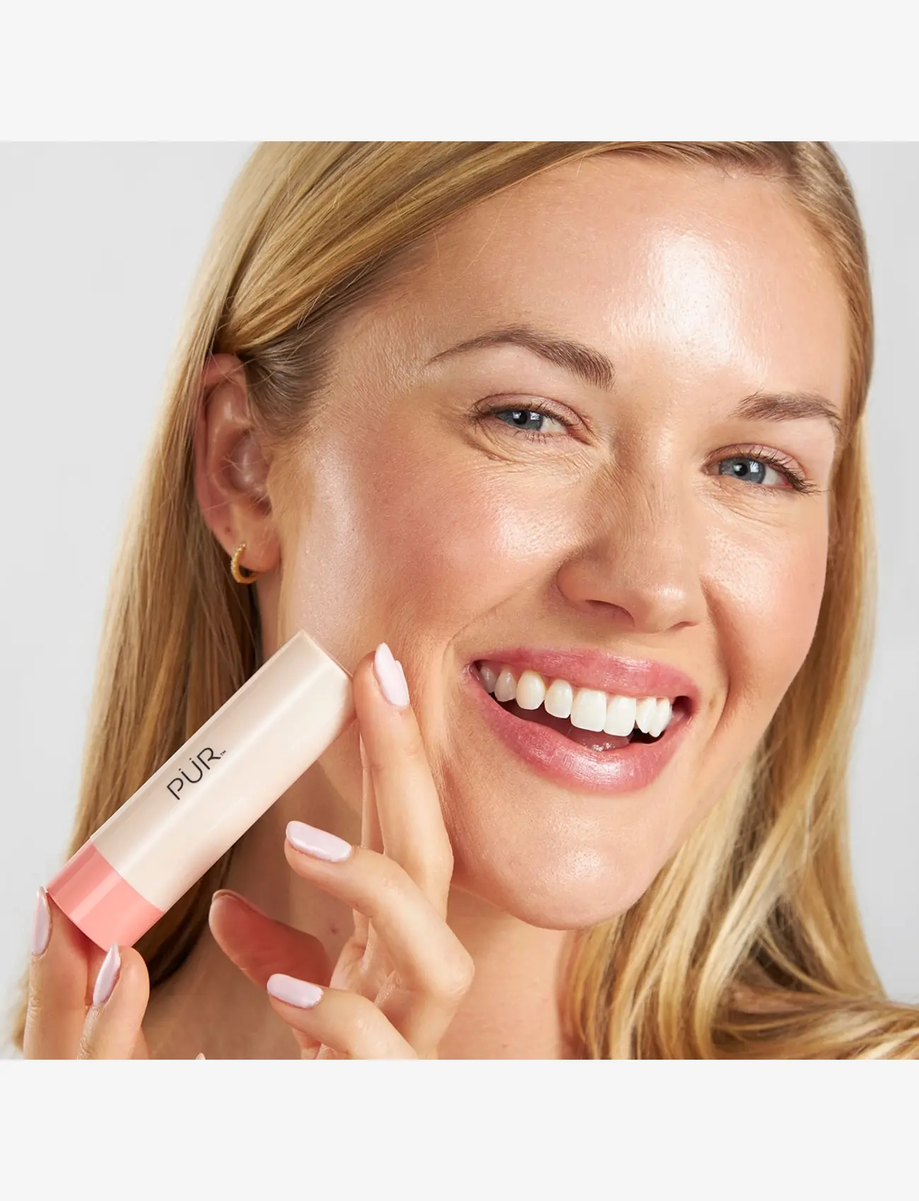 PÜR Silky Tint Creamy Multitasking Stick With Peptides You Go Pearl 6 g puder, rouge & highlighter dam – bild 5