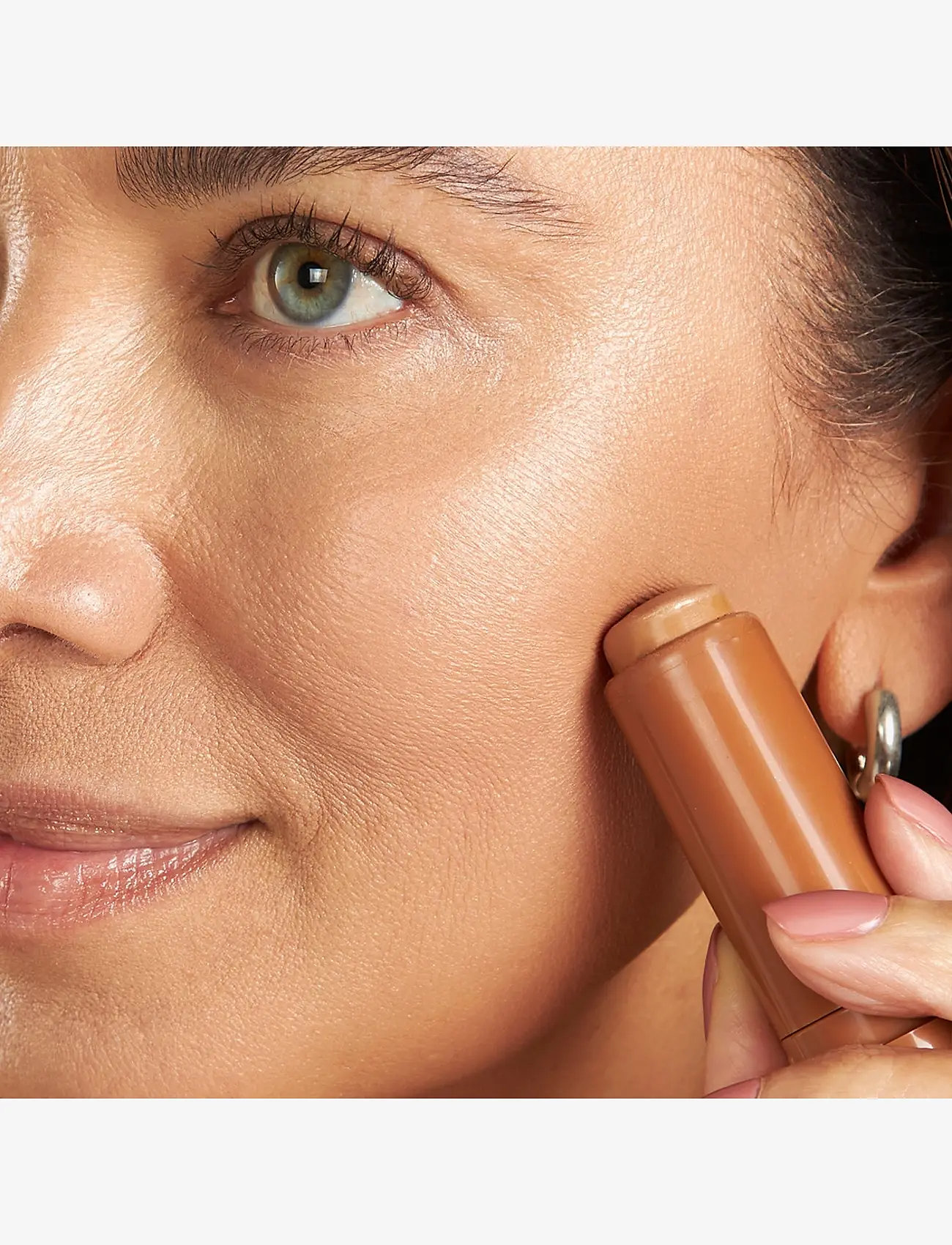 PÜR - Silky Tint Creamy Multitasking Stick with Peptides - meikit - bronze babe - 3