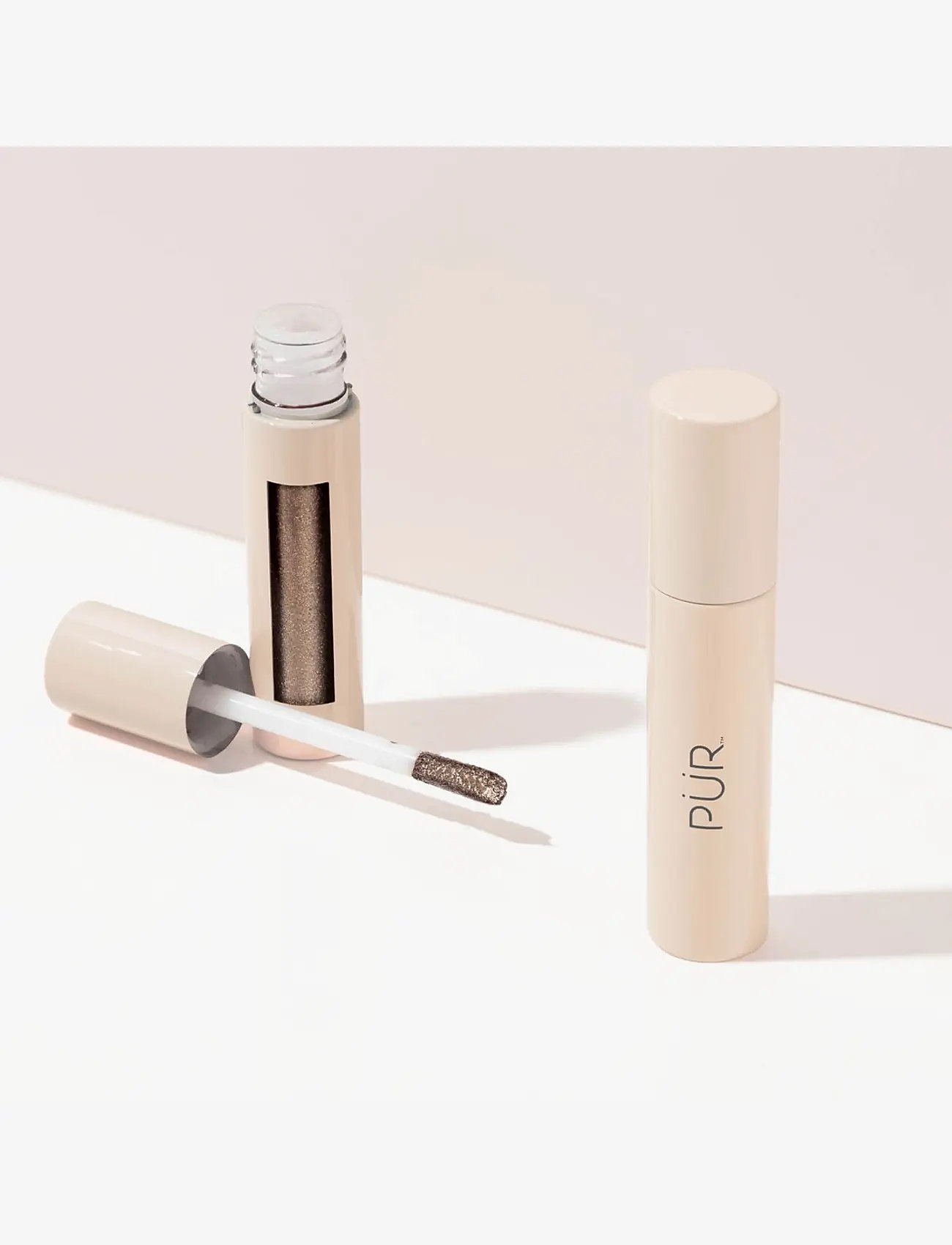 PÜR - On Point Tint Creamy Eyeshadow & Primer with Peptides - smink - suede - 3