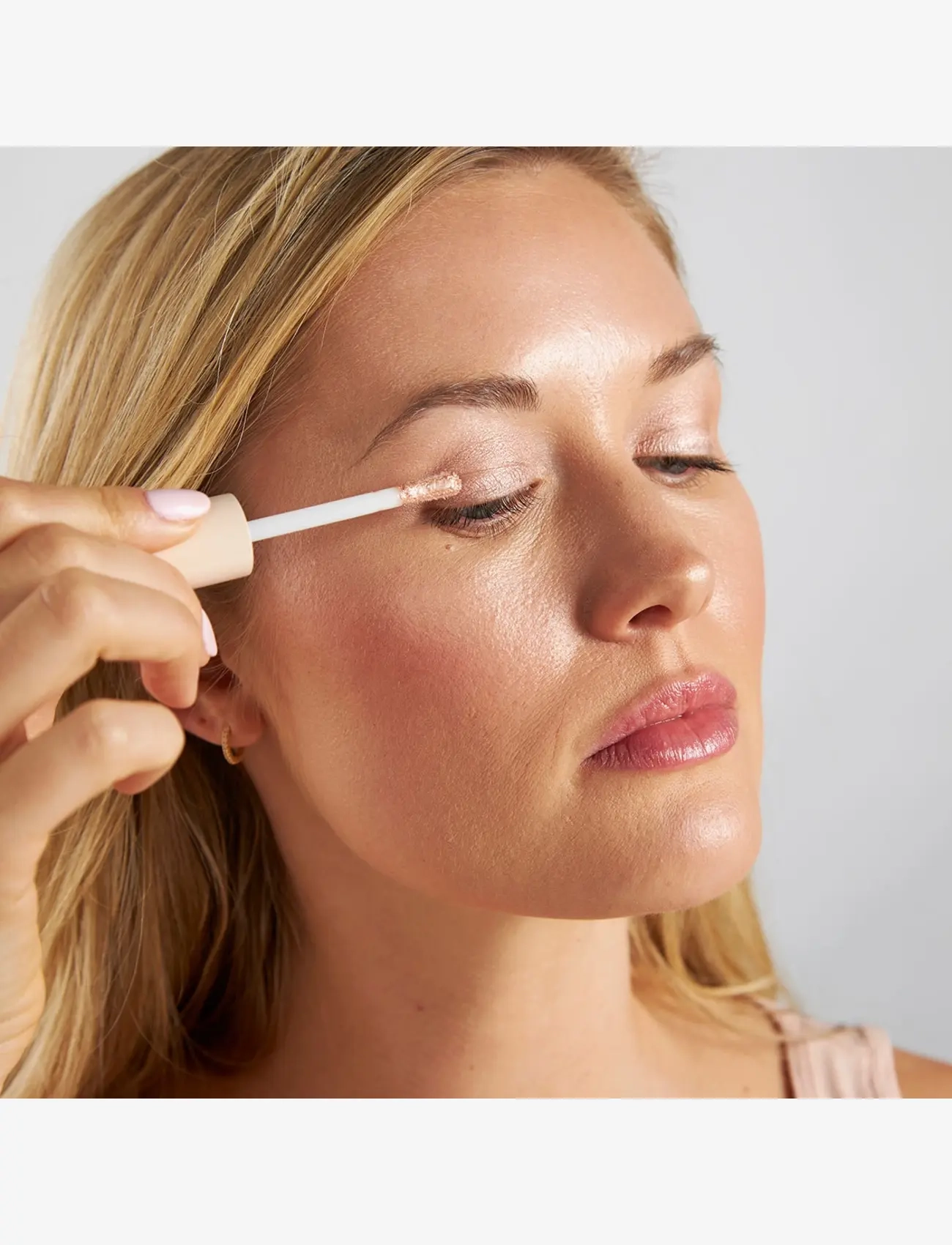 PÜR - On Point Tint Creamy Eyeshadow & Primer with Peptides - makeup - cashmere - 4