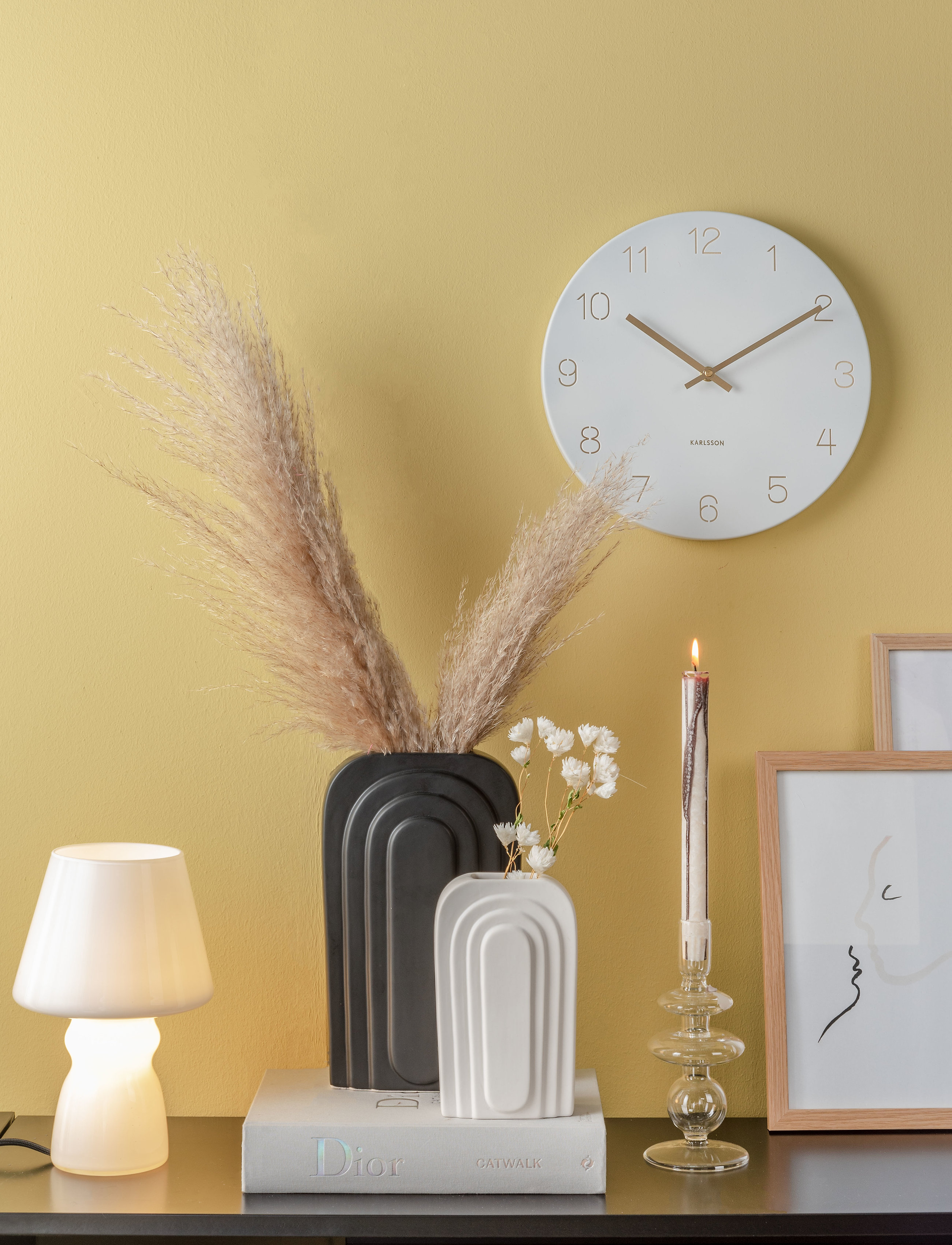 KARLSSON - Wall clock Charm engraved numbers small black - väggklockor - white - 5