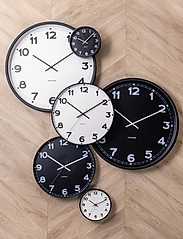 KARLSSON - Wall clock New Classic small - veggklokker - black - 2