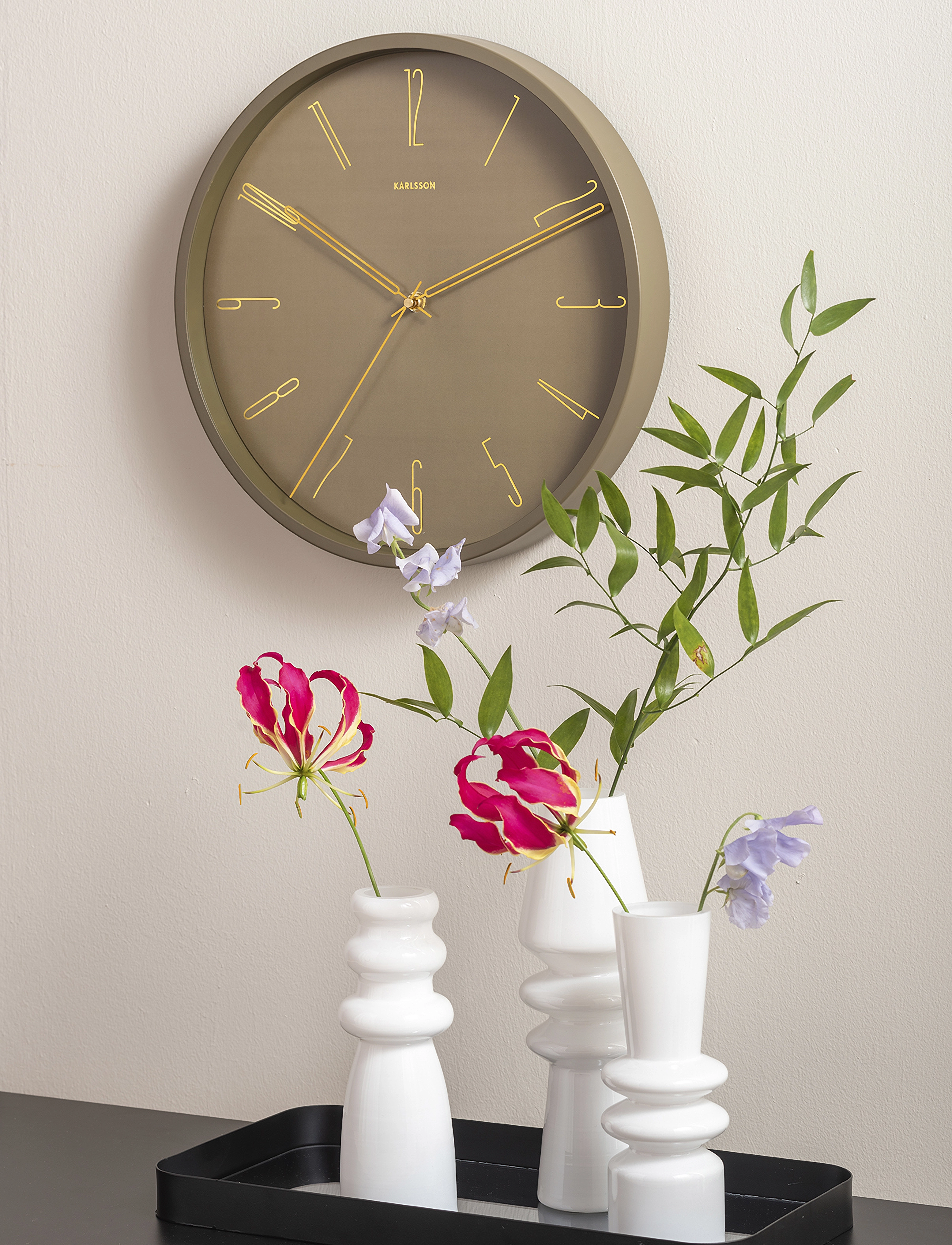 KARLSSON Wall Clock Belle Numbers Metal Moss Green, One Size, Green, Ure > Vægure, Unisex