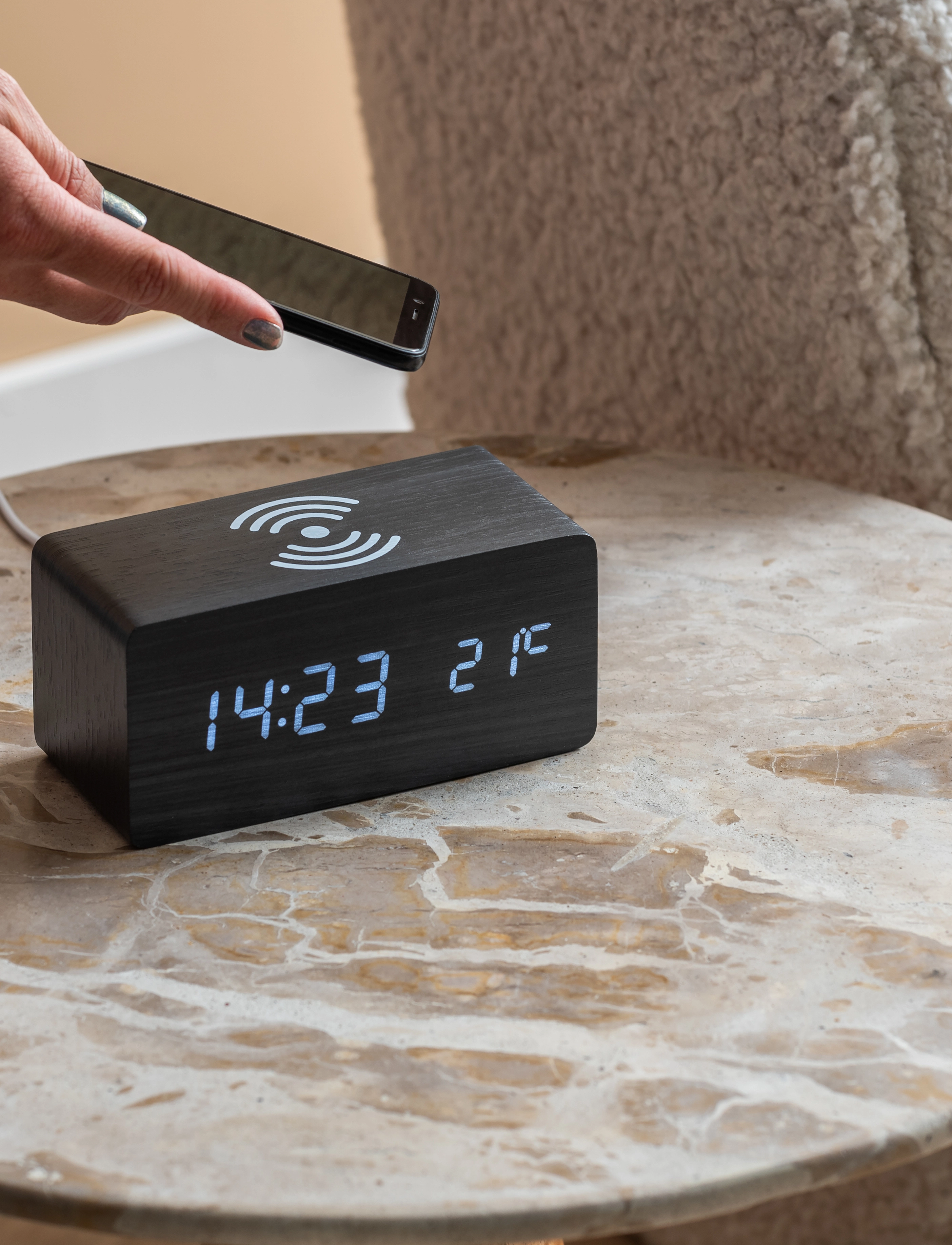 KARLSSON Alarm Clock Block W. Phone Charger Led Black Veneer, White Led, 7.5X15X7 cm, Watches, Schwarz - Clocks, Homeware