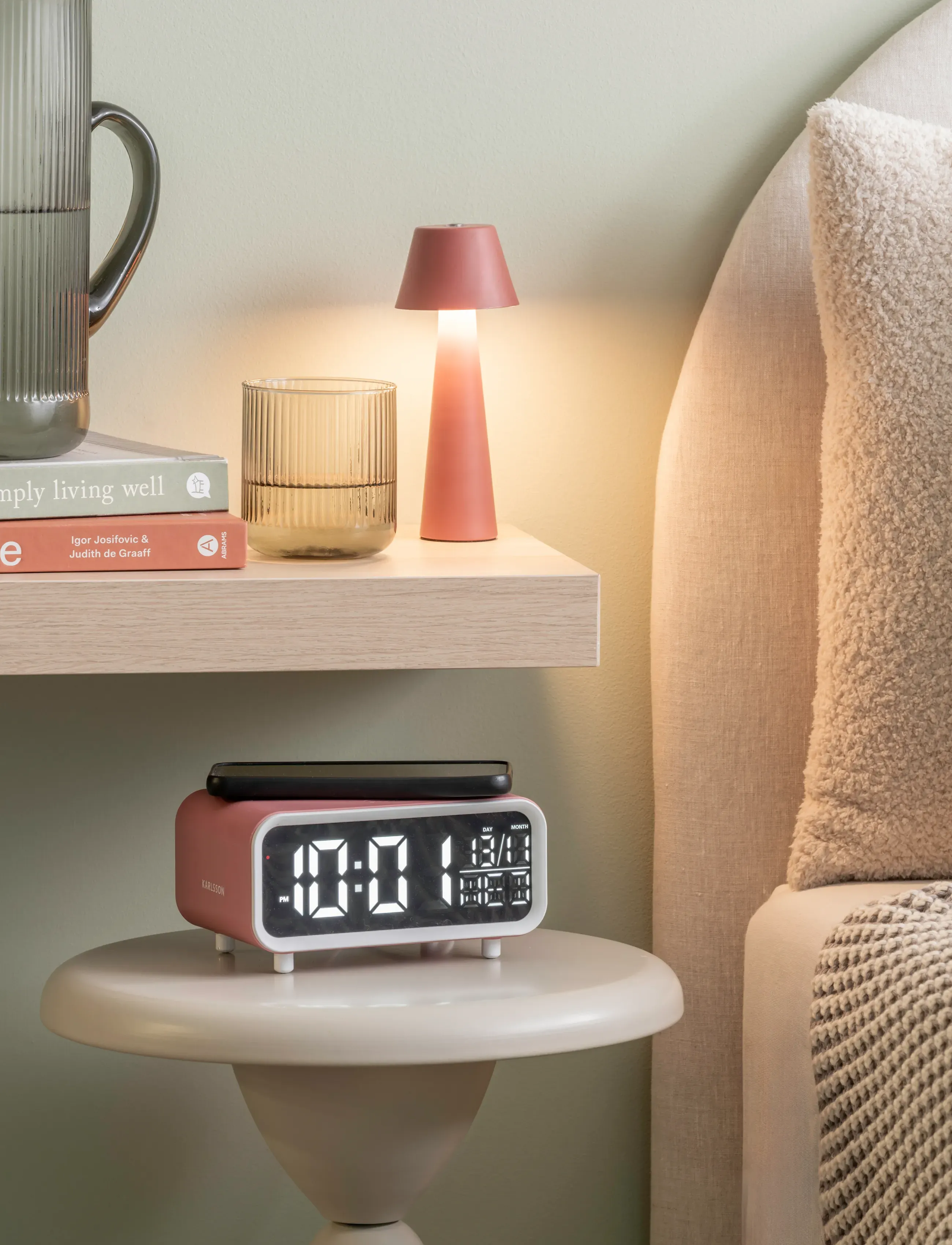 KARLSSON Alarm Clock Chunky Led W. Phone Charger, W17 cm, Pink, Børneindretning > Ure, Børn