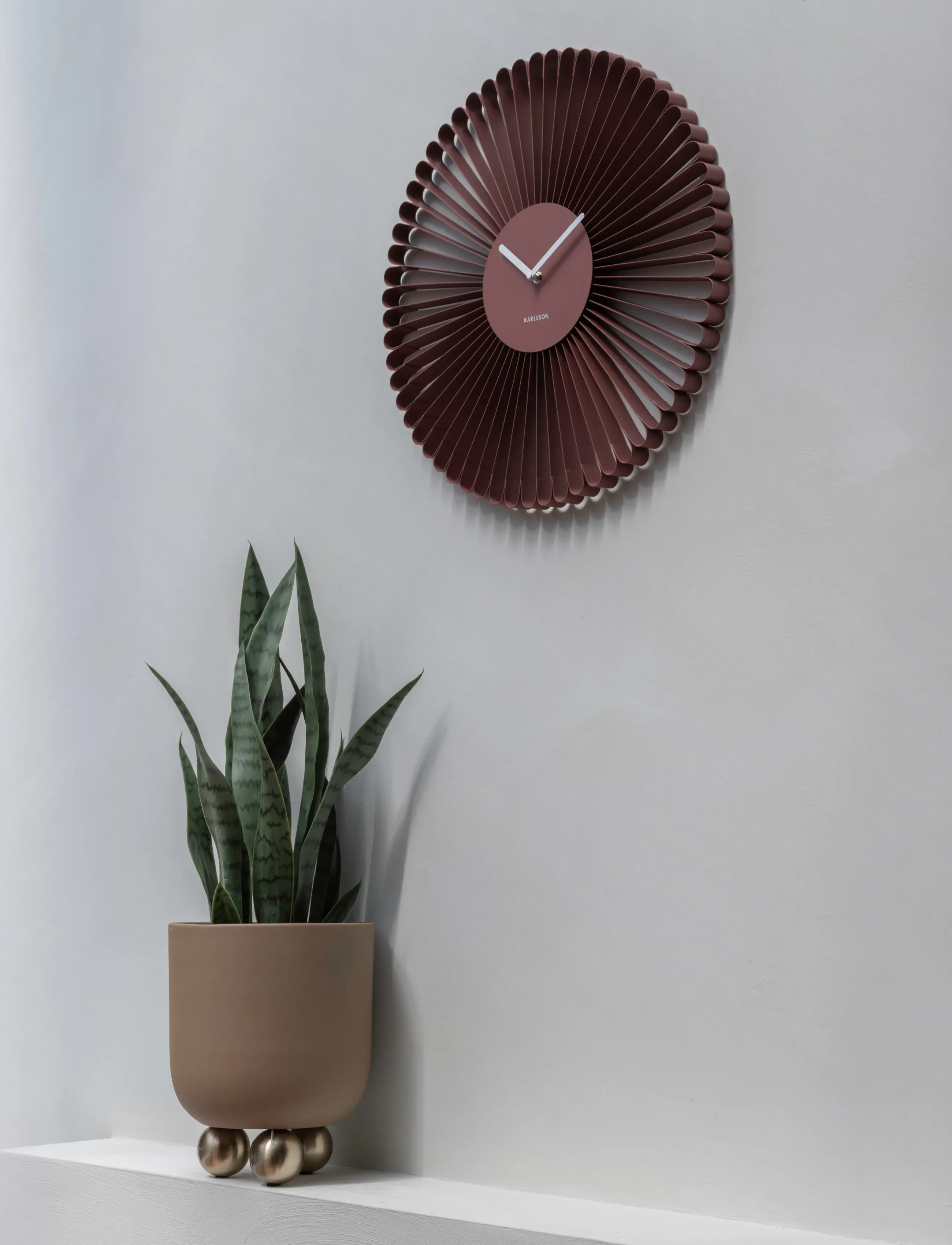 KARLSSON Wall Clock Cascara Red, Ø 50 cm, Burgundy, Ure > Vægure, Unisex