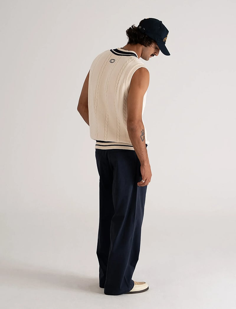 Prohibited - Dream Knit Vest - stickade västar - cream - 3