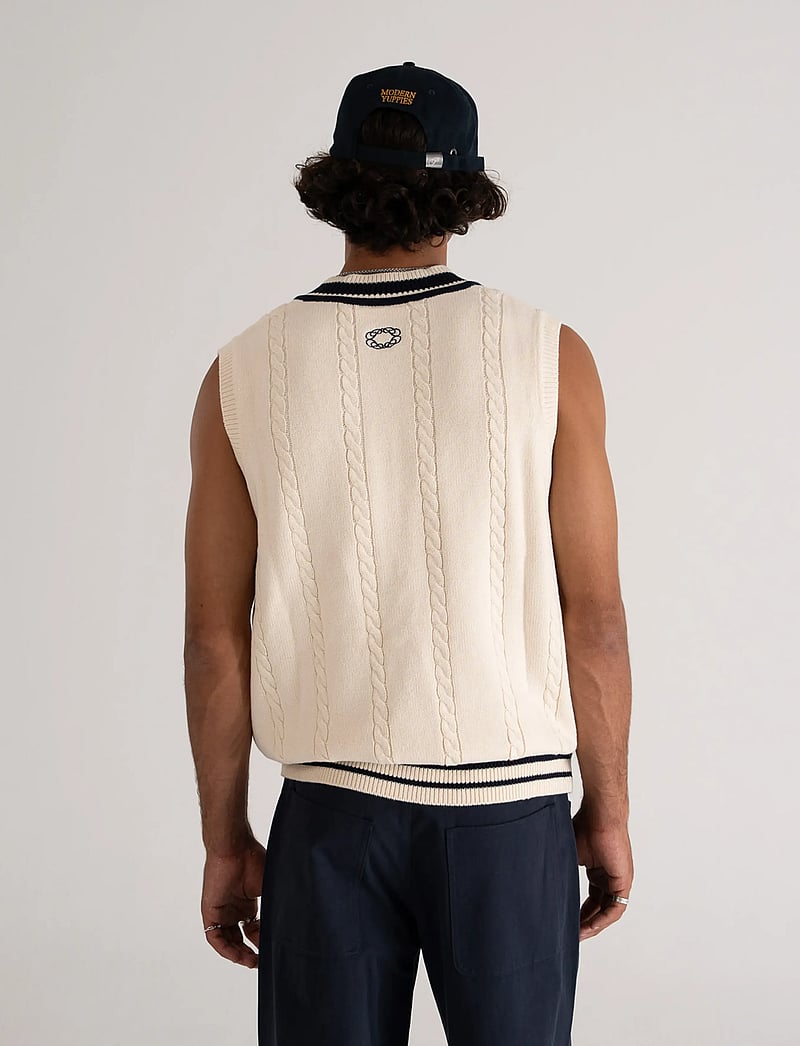 Prohibited - Dream Knit Vest - stickade västar - cream - 4