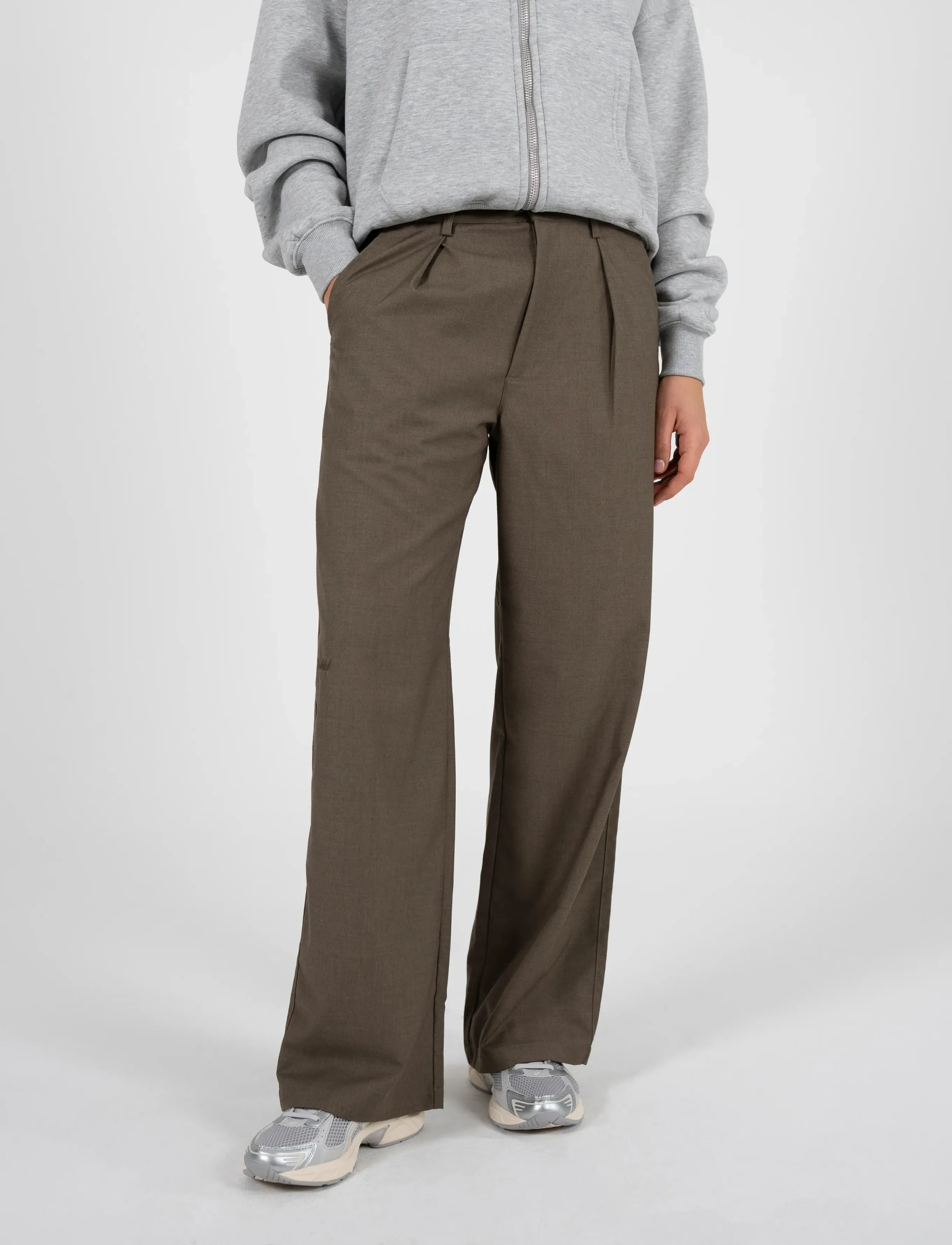 Prohibited - SoHo Pleated Pants Vintage Khaki - casual bukser - green - 5