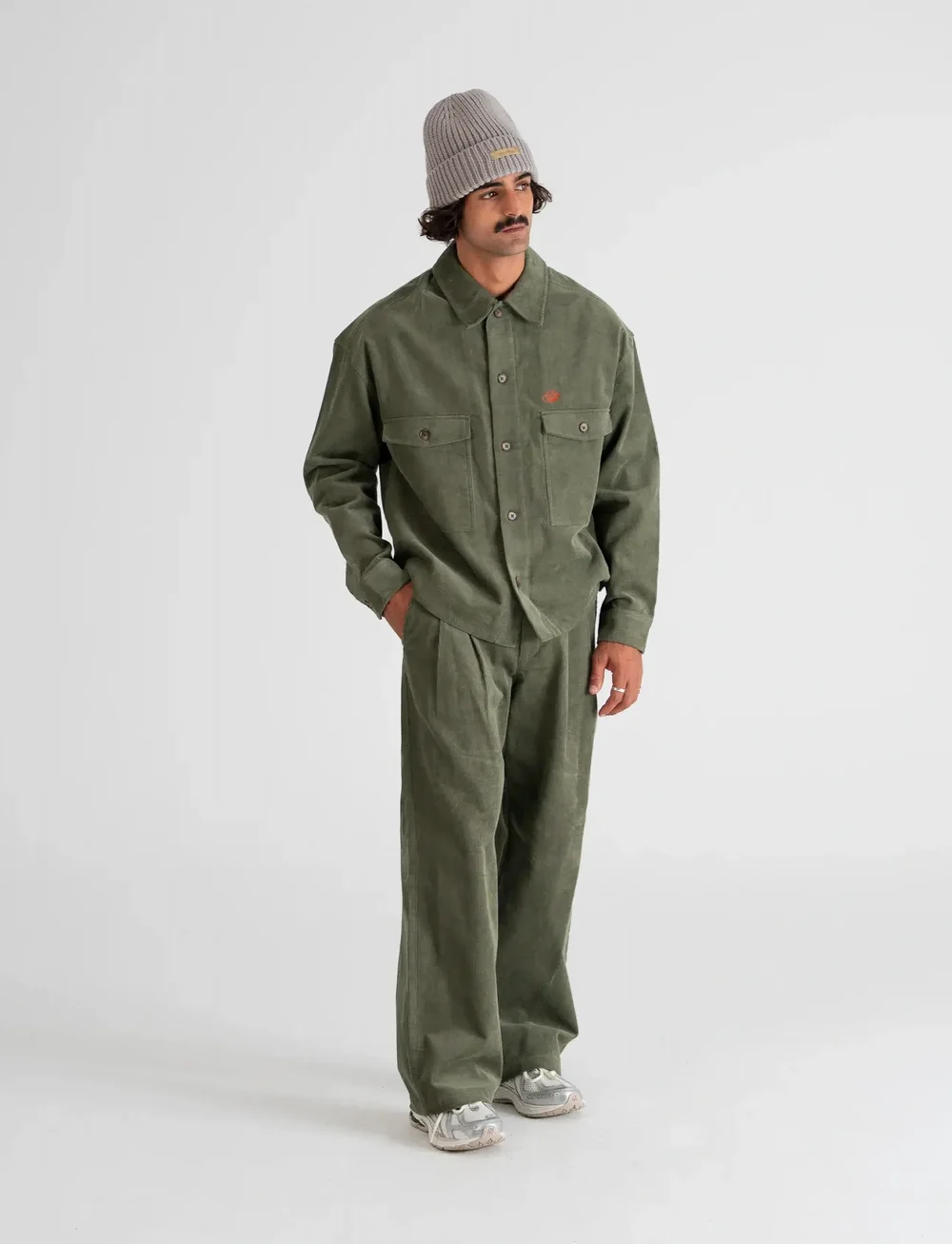 Prohibited - Ranger Corduroy Pants - loose jeans - green - 0