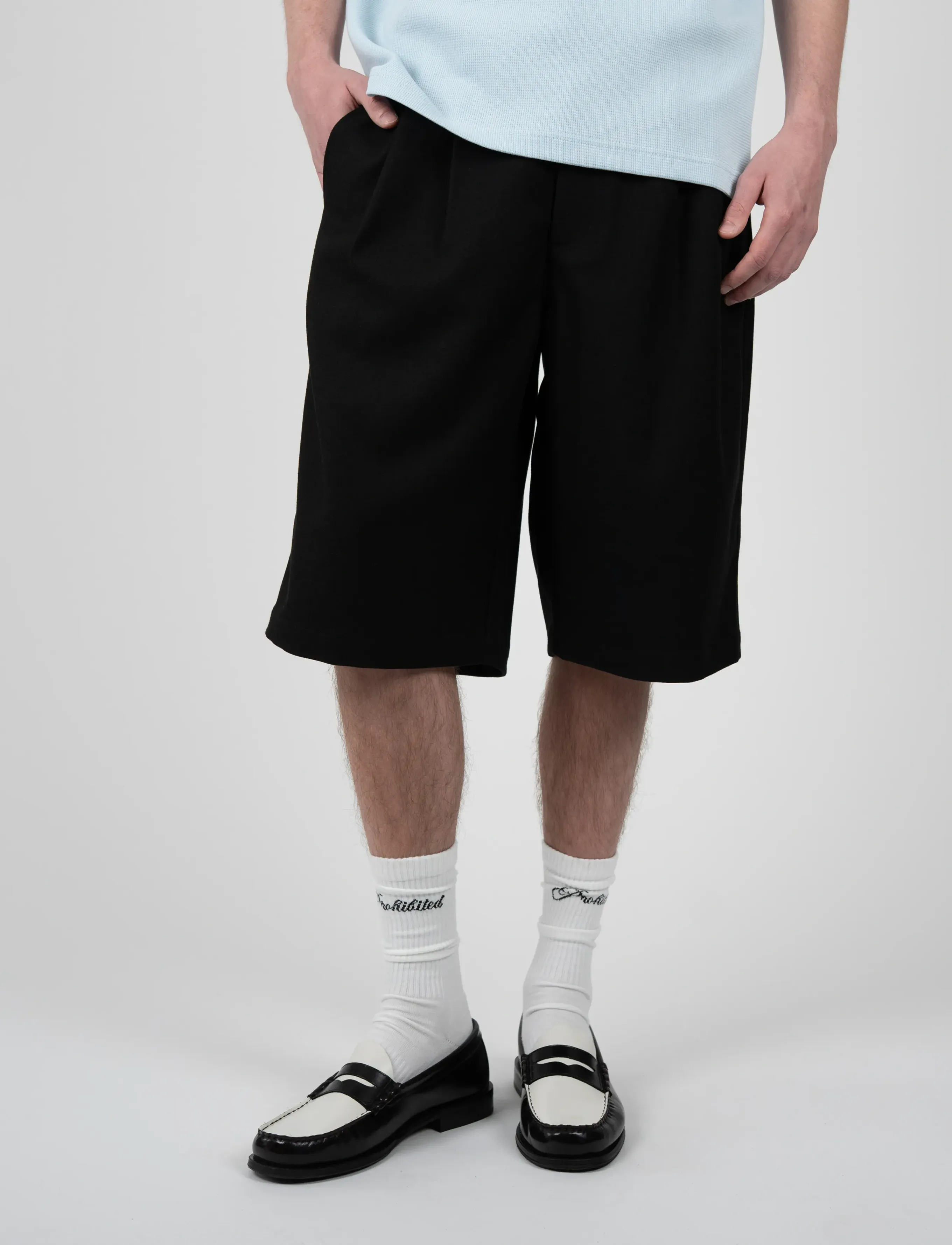 Prohibited - Newport Pleated Shorts - chinos shorts - black - 2