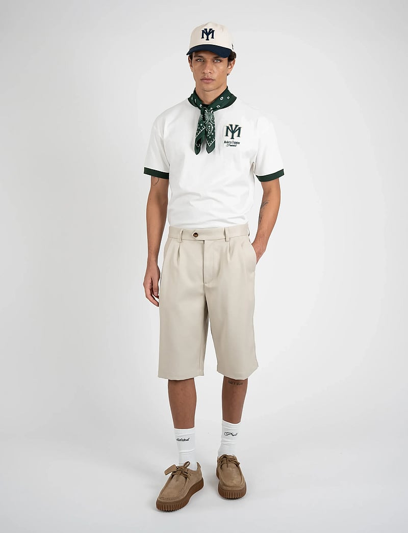 Prohibited - Newport Pleated Shorts - chinos shorts - cream - 0
