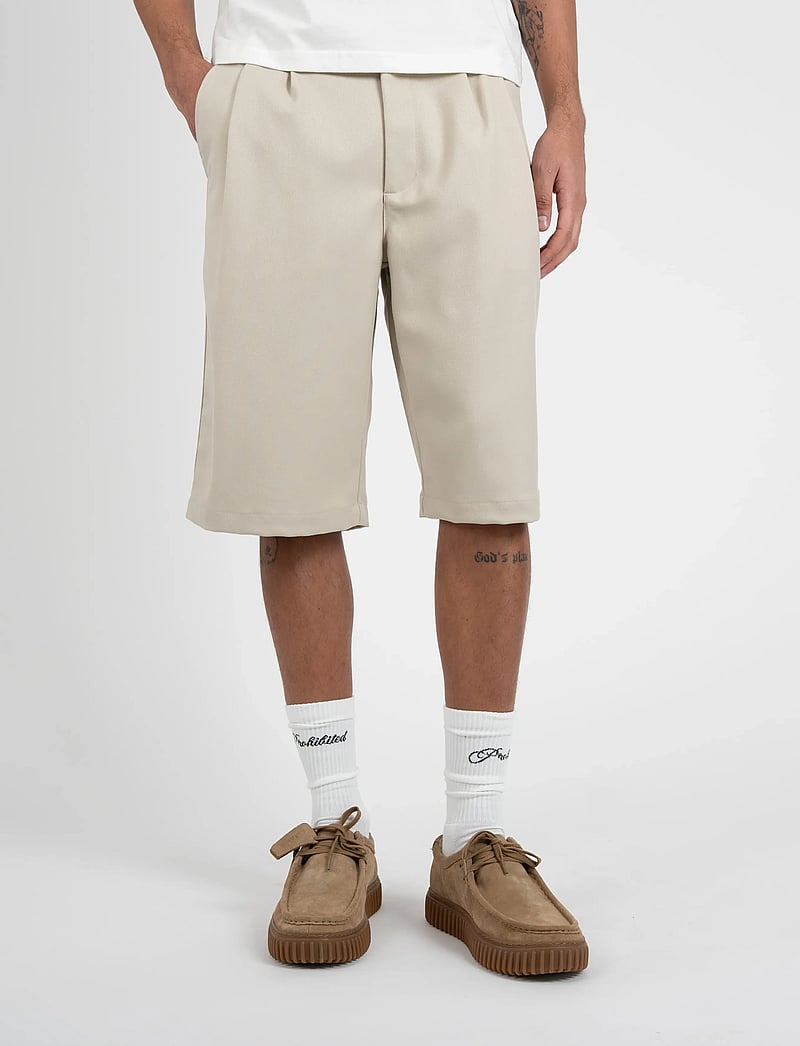 Prohibited - Newport Pleated Shorts - chinos shorts - cream - 3