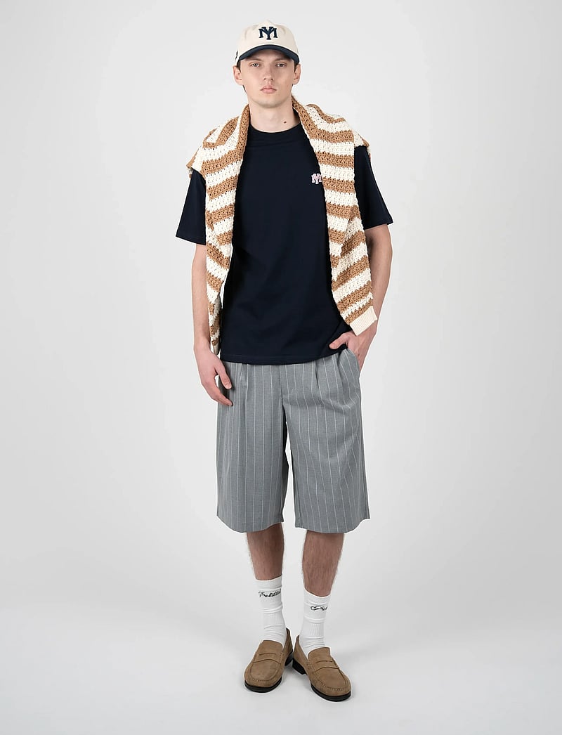 Prohibited - Newport Pleated Shorts - chinos shorts - grey - 0