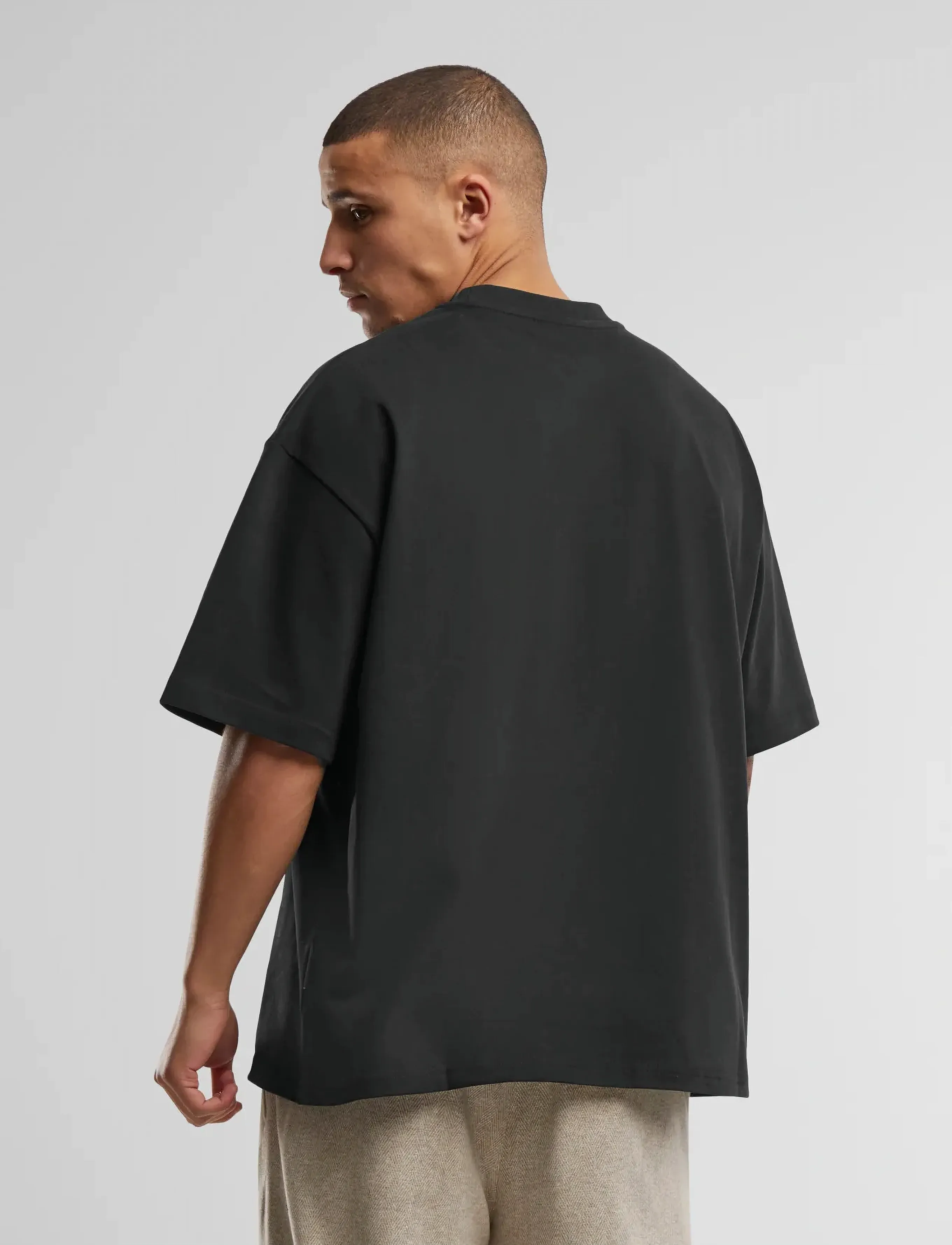 Prohibited - Oversized Tee - kortärmade t-shirts - black - 2