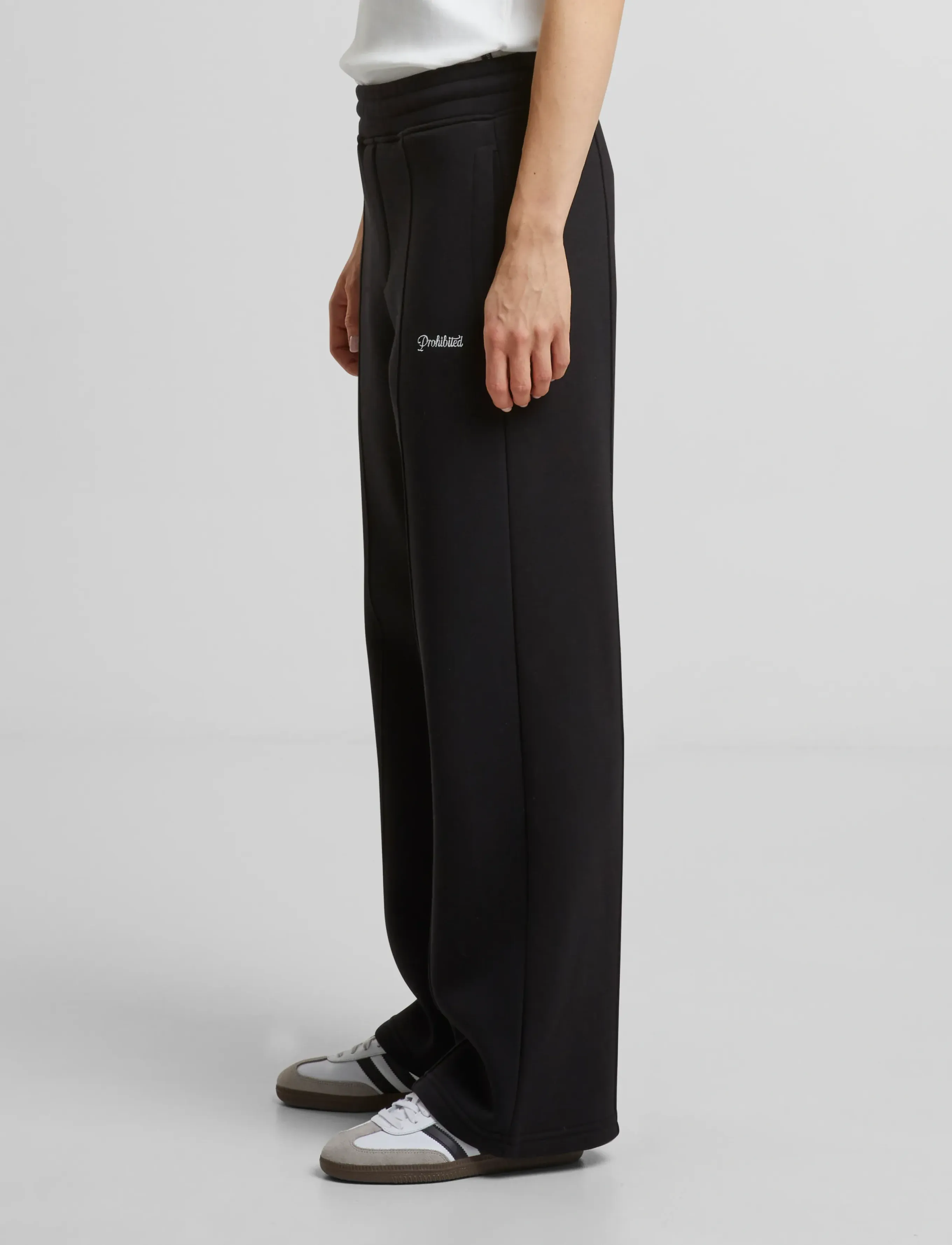 Prohibited - Loose Sweatpants - vardagsstil - black - 3
