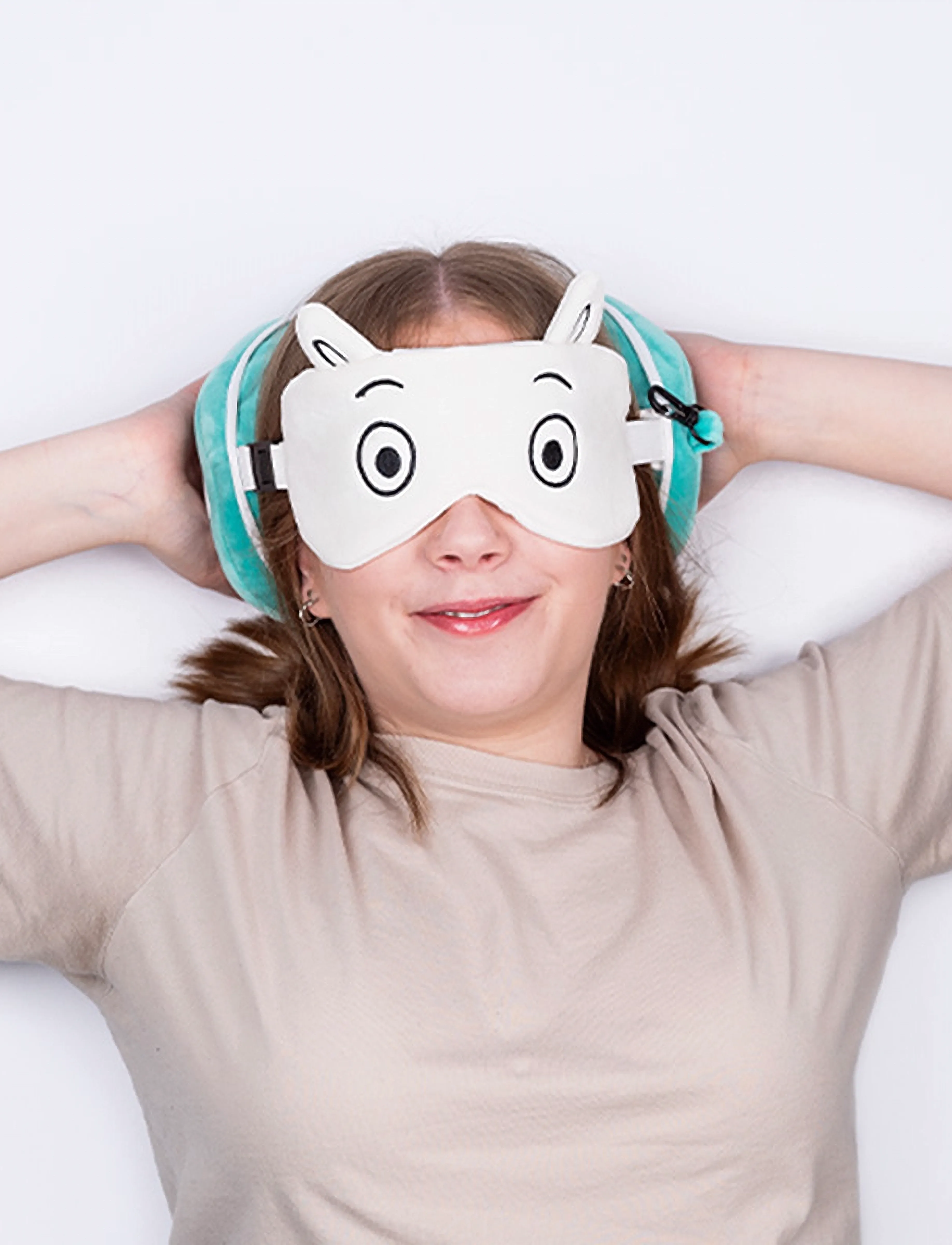 Puckator Relaxeazzz Travel Pillow & Eye Mask Kuromi Hello Kitty Rabbit, One Size, Accessories, Grün - Kinder