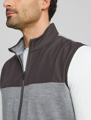 PUMA Golf - Cloudspun Colorblock Vest - golf jackets - puma black-quiet shade heather - 5