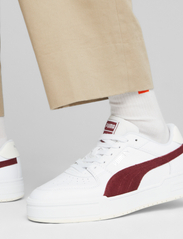PUMA - CA Pro Suede FS - sportiska stila apavi ar pazeminātu potītes daļu - puma white-astro red - 5