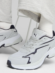 PUMA - Teveris Nitro - sportiska stila apavi ar pazeminātu potītes daļu - ash gray-new navy - 5