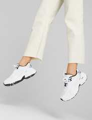PUMA - Teveris Nitro Metallic Wns - lage sneakers - puma white-puma silver - 6