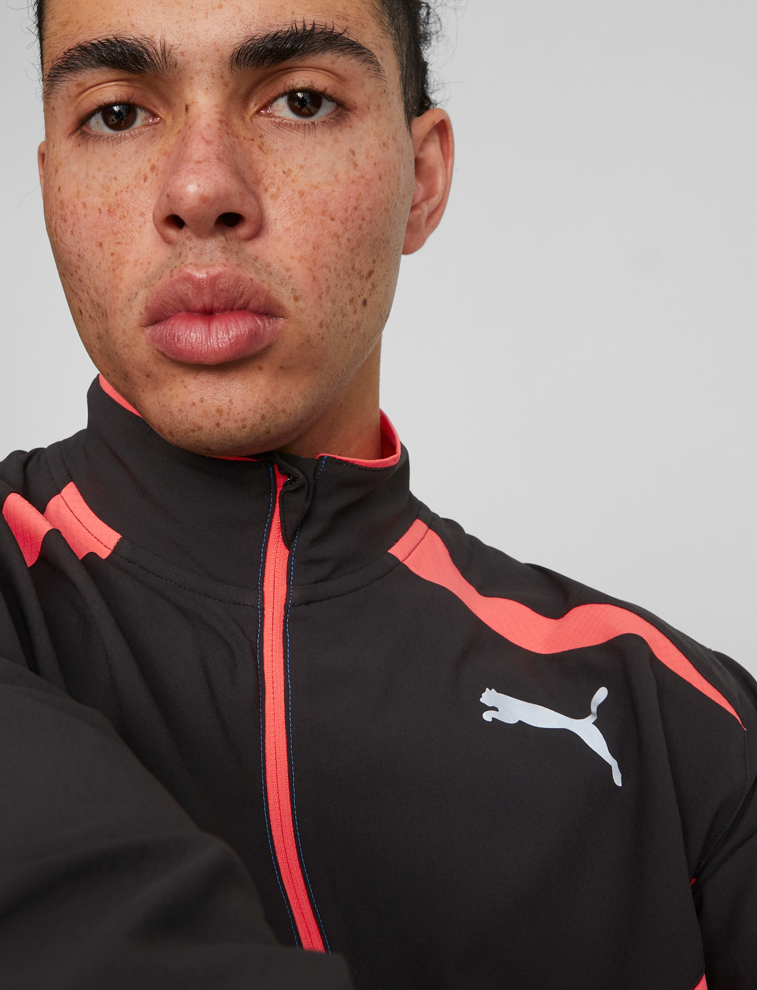 PUMA - Run Ultraweave Jacket - puma black-ultra blue - 4