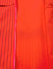 PUMA - PUMA x VOGUE Lightweight Jkt - džemperiai su gobtuvu - fiery red - 4
