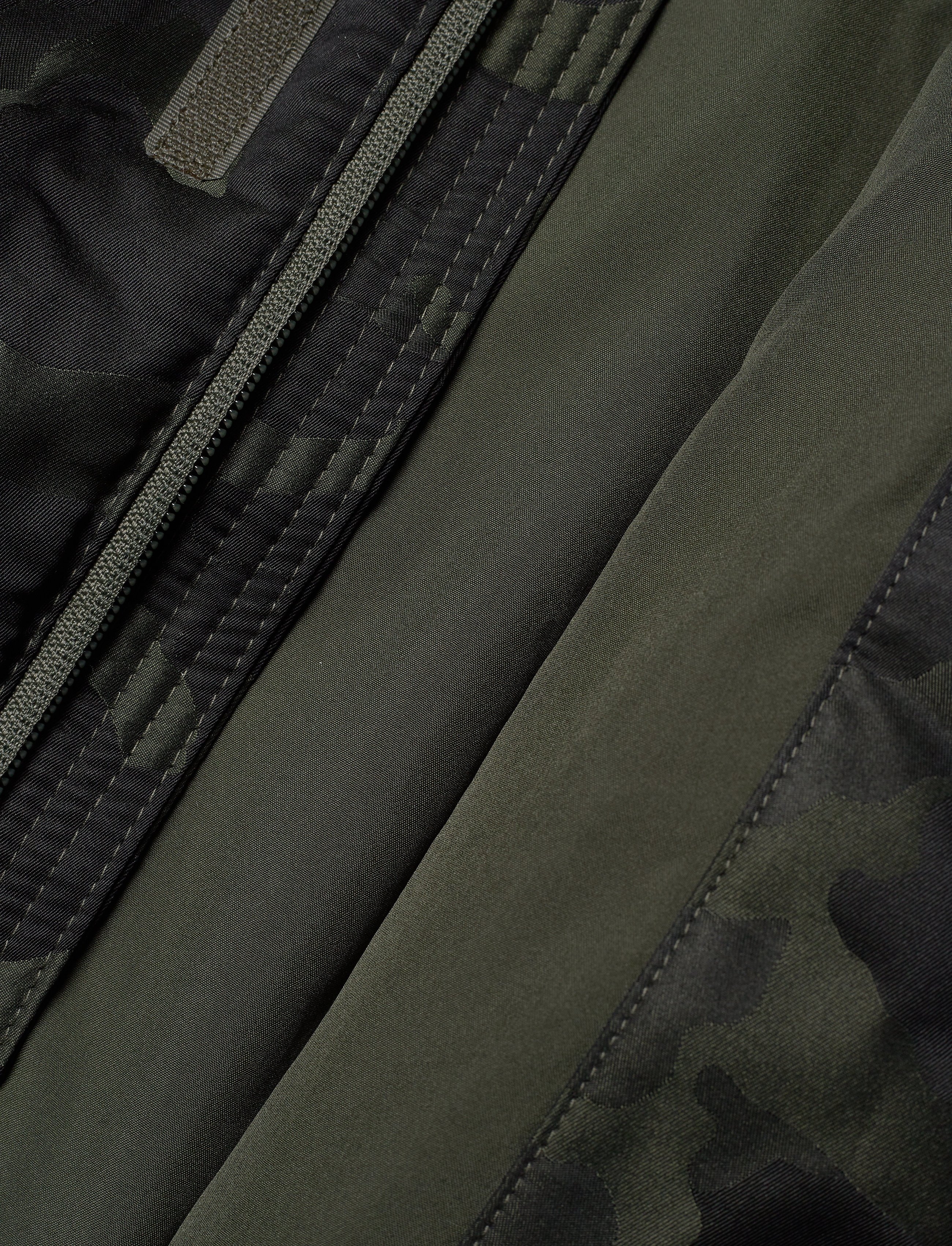 PUMA - Streetstyle 480 Hooded Camo Down Jacket - forest night - 5